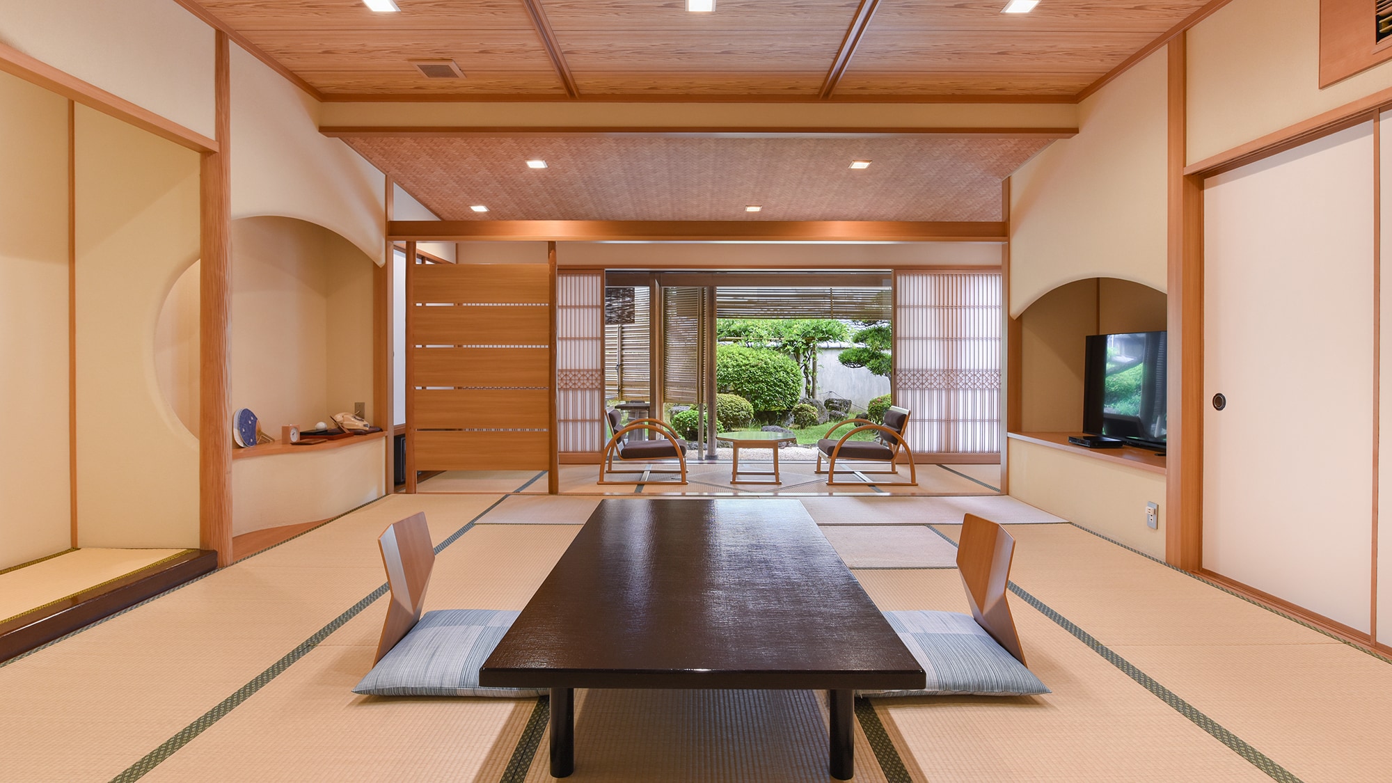 R [Main Building / 68 square meters ~] Japanese-style room (15 tatami mats or more in total for all types) + open-air hot spring bath (example)