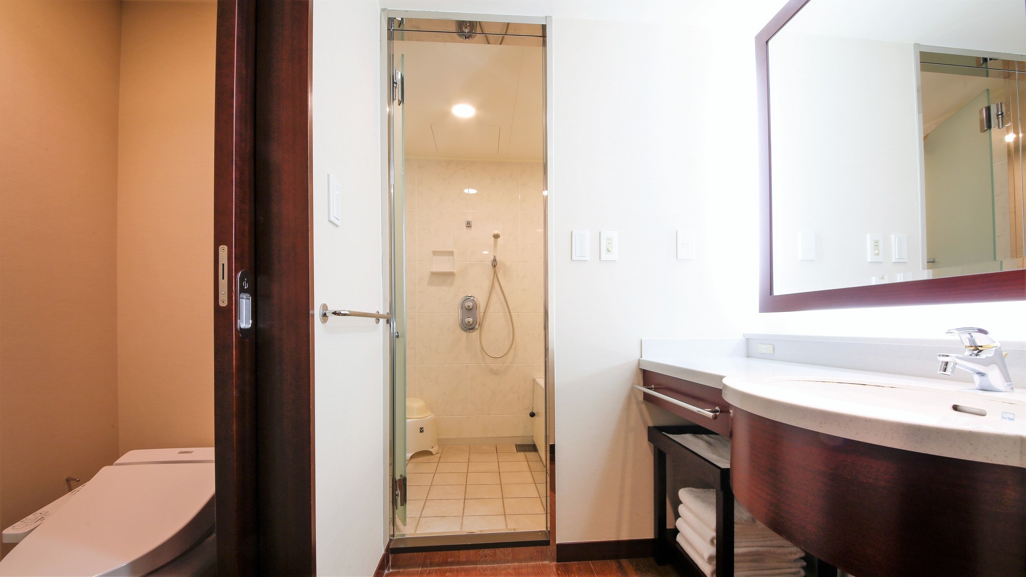 Separate type bathroom image / Rooms over 37 square meters are separate type.
