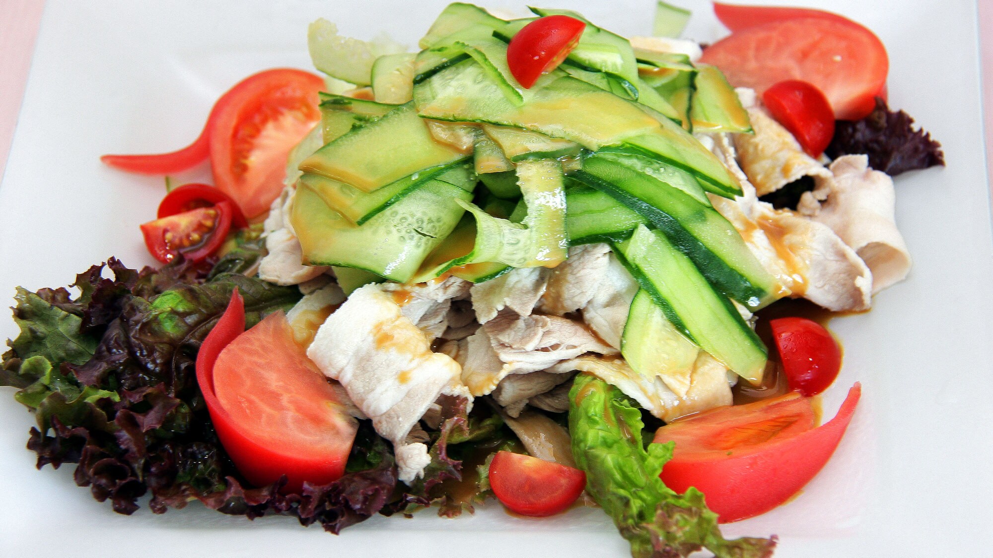 [Bữa sáng tự chọn] Có nhiều loại salad để bạn lựa chọn, vì vậy bạn có thể ăn nhiều rau.