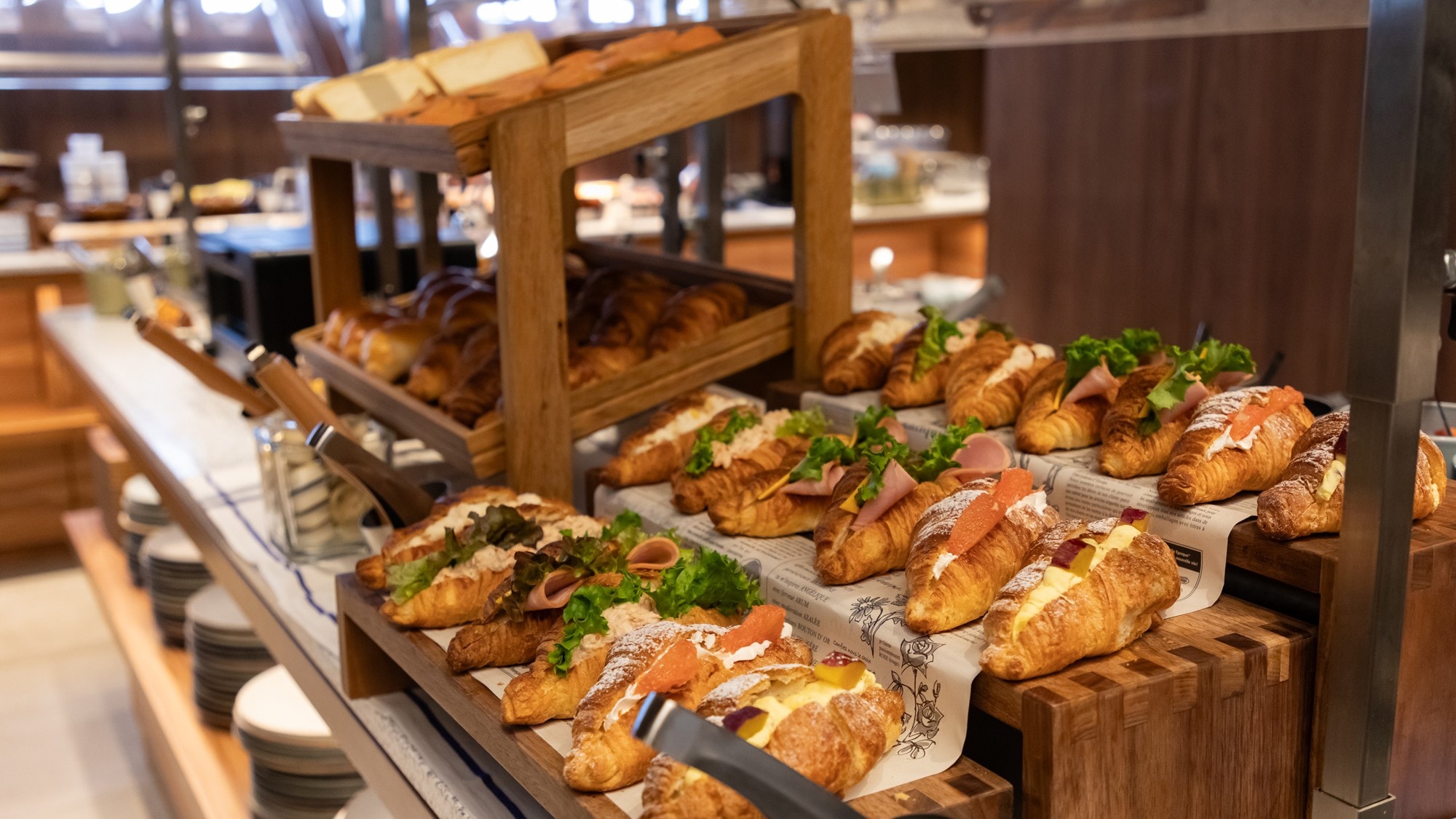 [Sarapan] Mulailah pagi Anda dengan sarapan yang bervariasi. Isi ulang energi Anda untuk hari ini di sini.