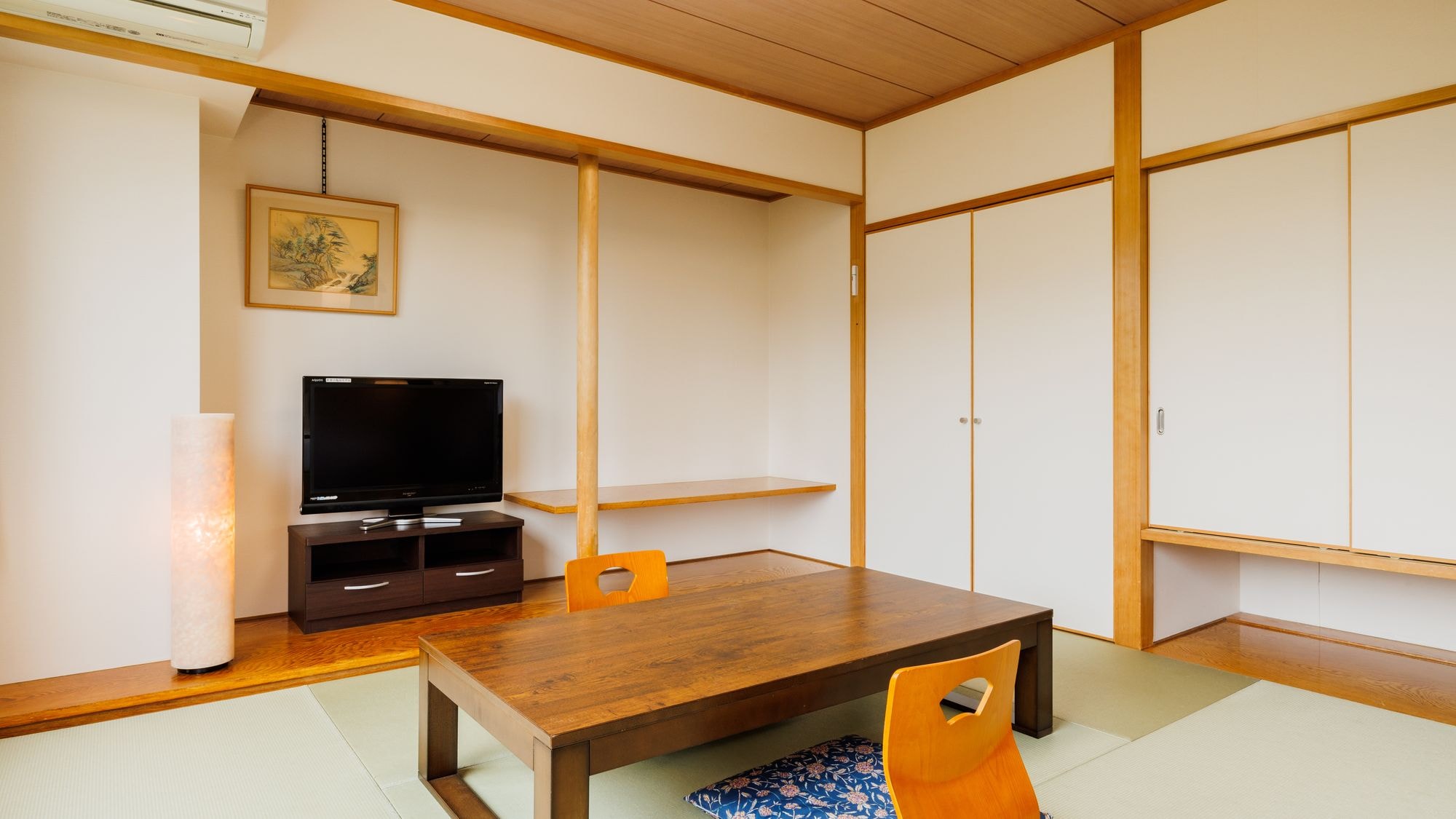 Japanese-Western style room (with bath) / 44 square meters