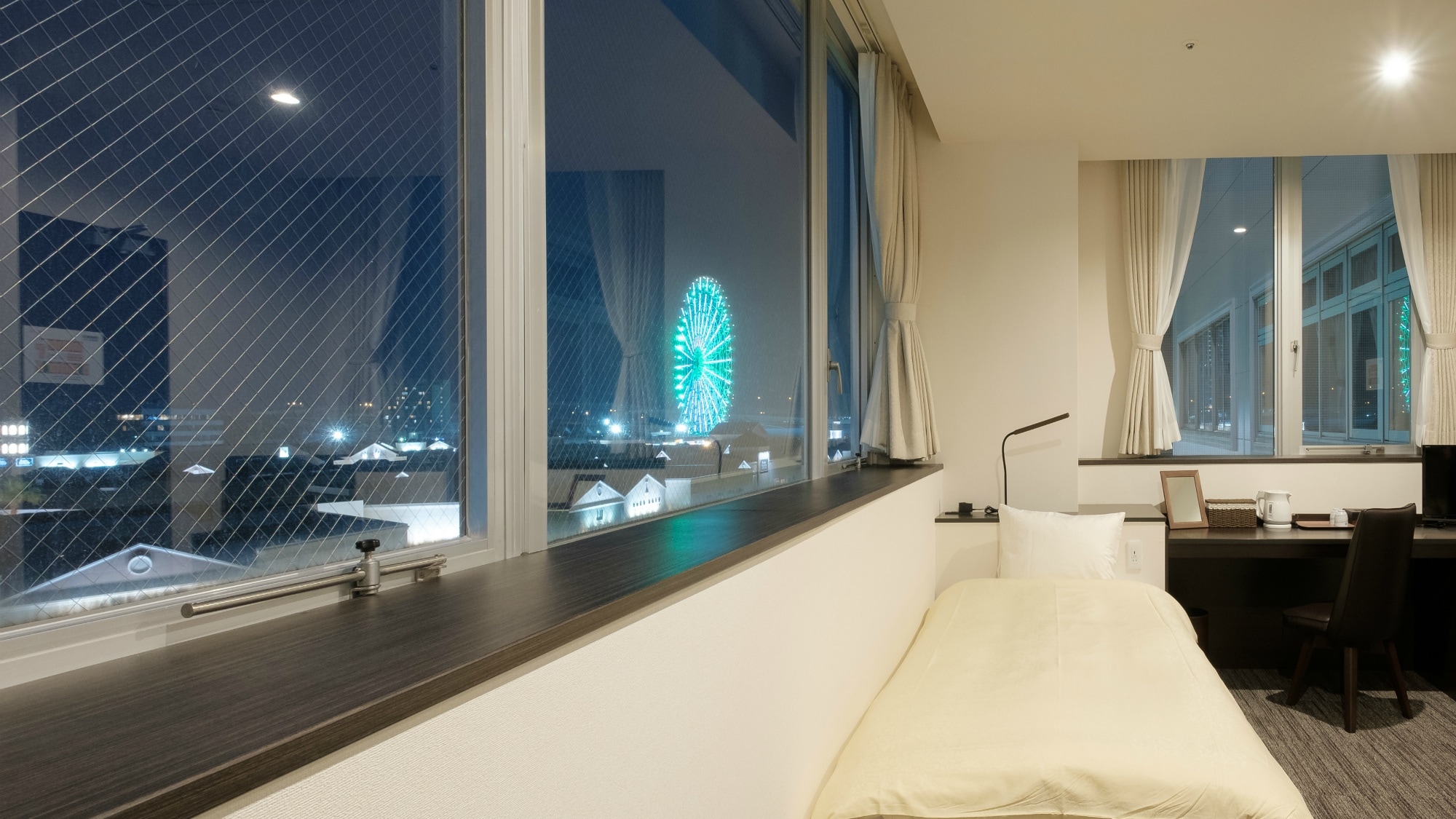 From the rooms by the window, you can see the Pleasure Town Seacle Ferris wheel and enjoy the beautiful night view.