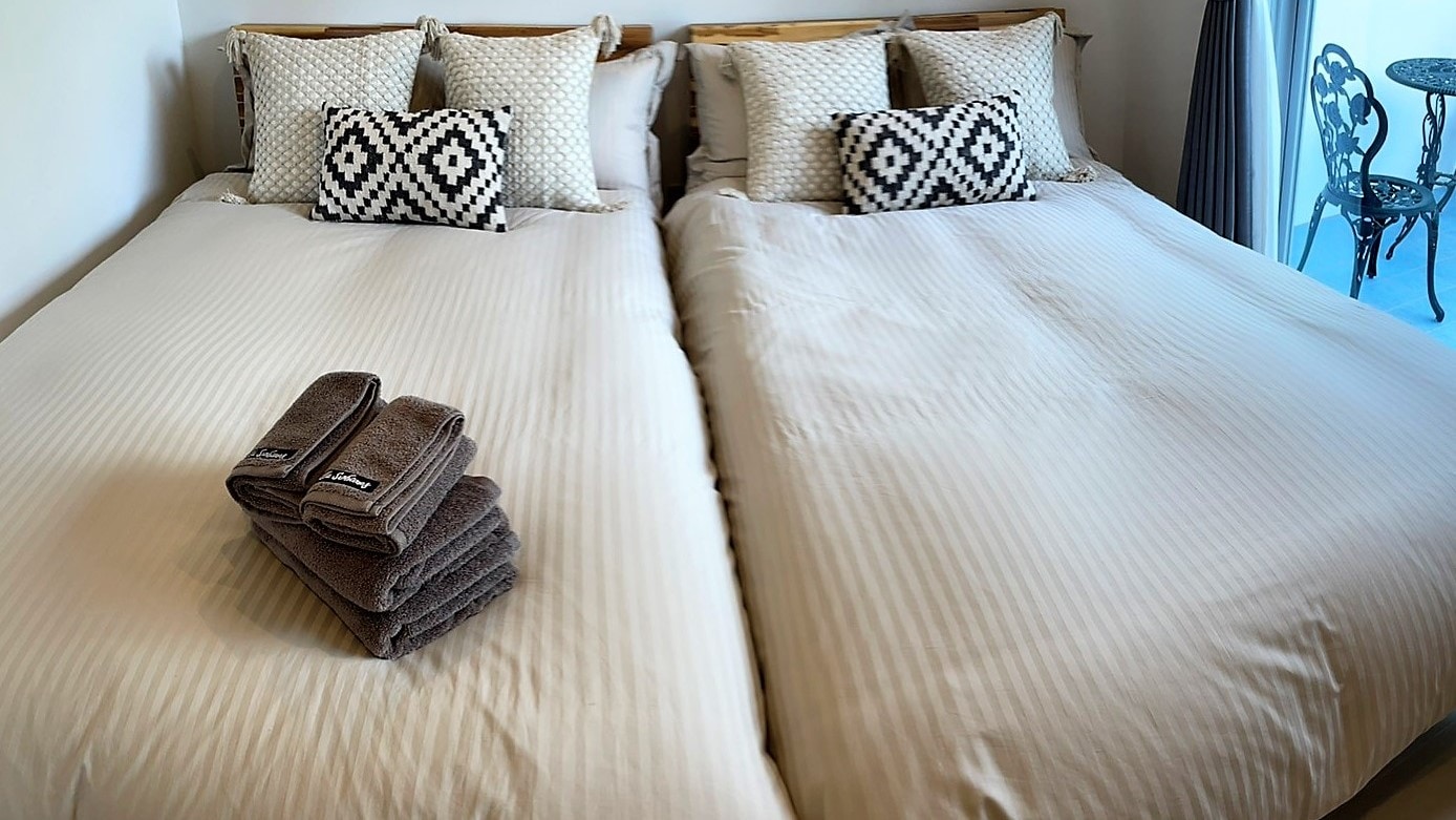 Guest rooms: All rooms are equipped with semi-double beds, so you can relax comfortably. <Example>