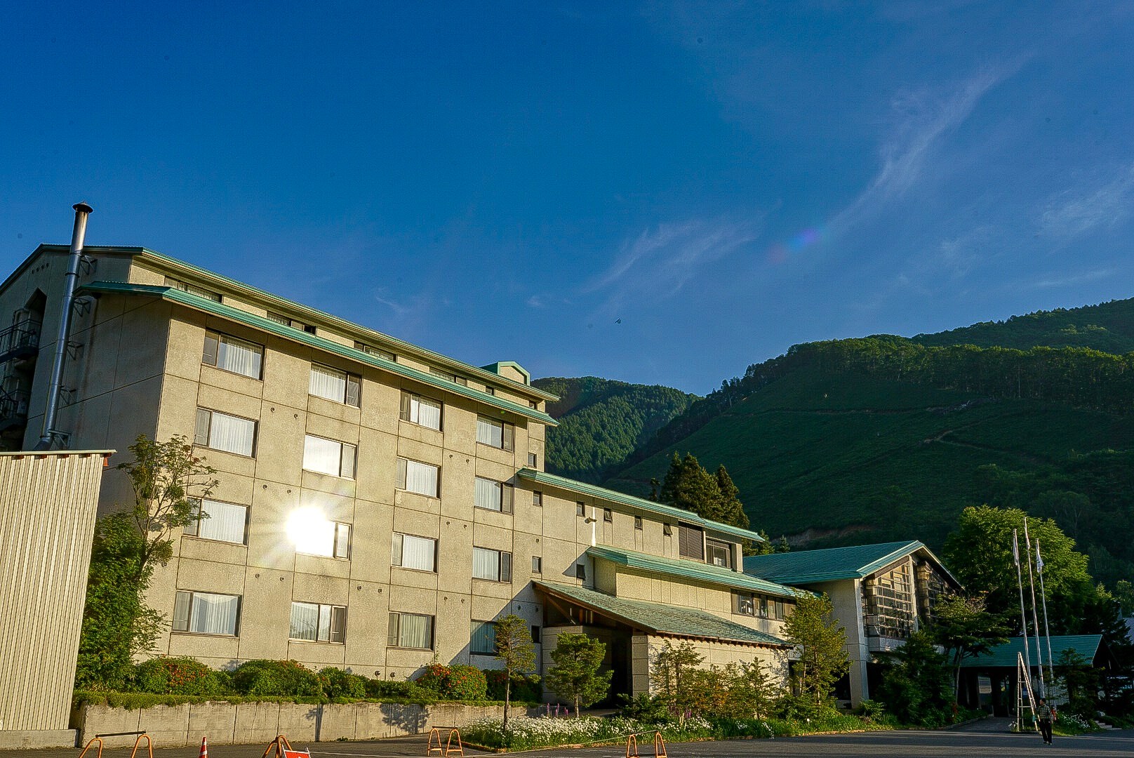 Hotel exterior from the parking lot