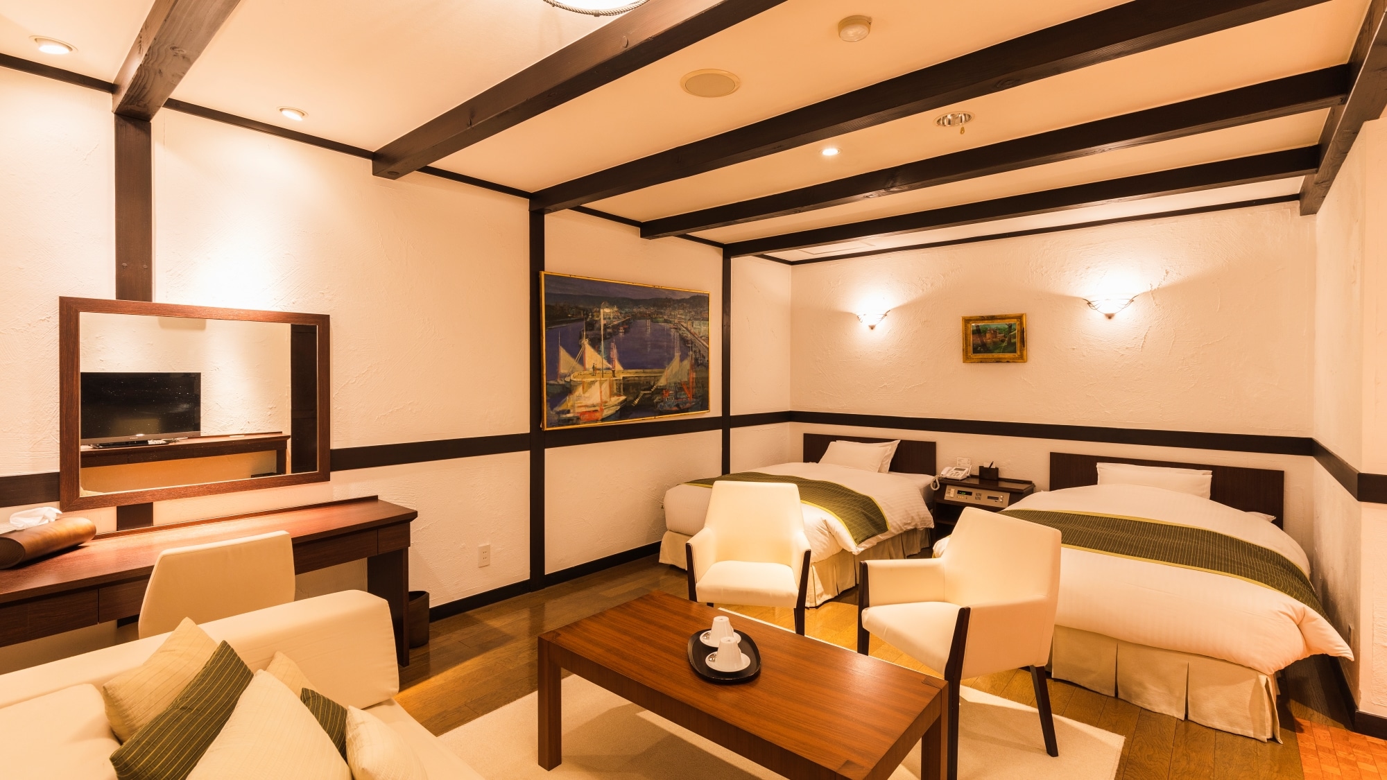 [Junior Suite] Even larger than the Comfort Twin, the bed is equipped with a Simmons bed.