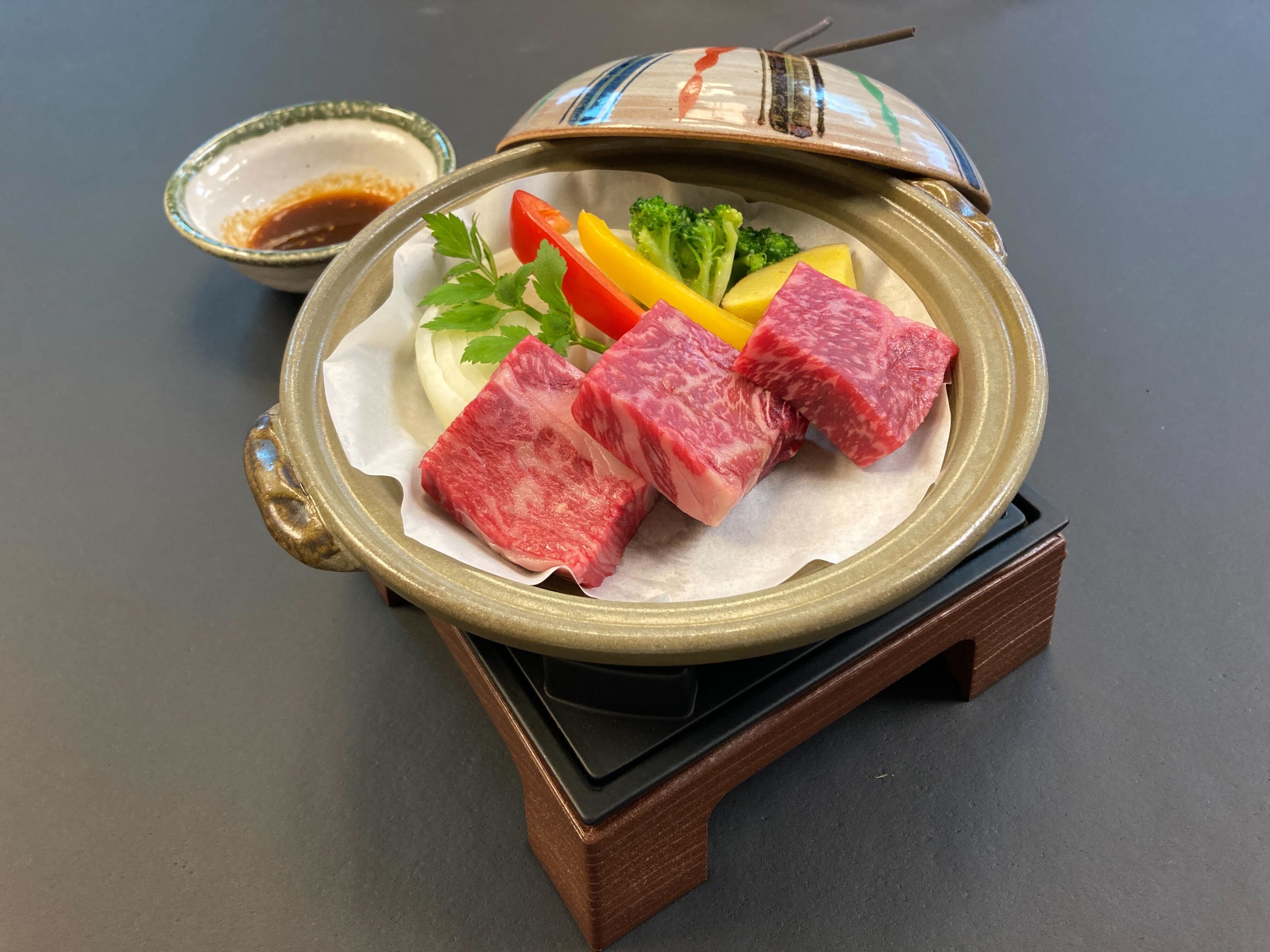 Đĩa gốm thịt bò Extreme Gozen Tajima