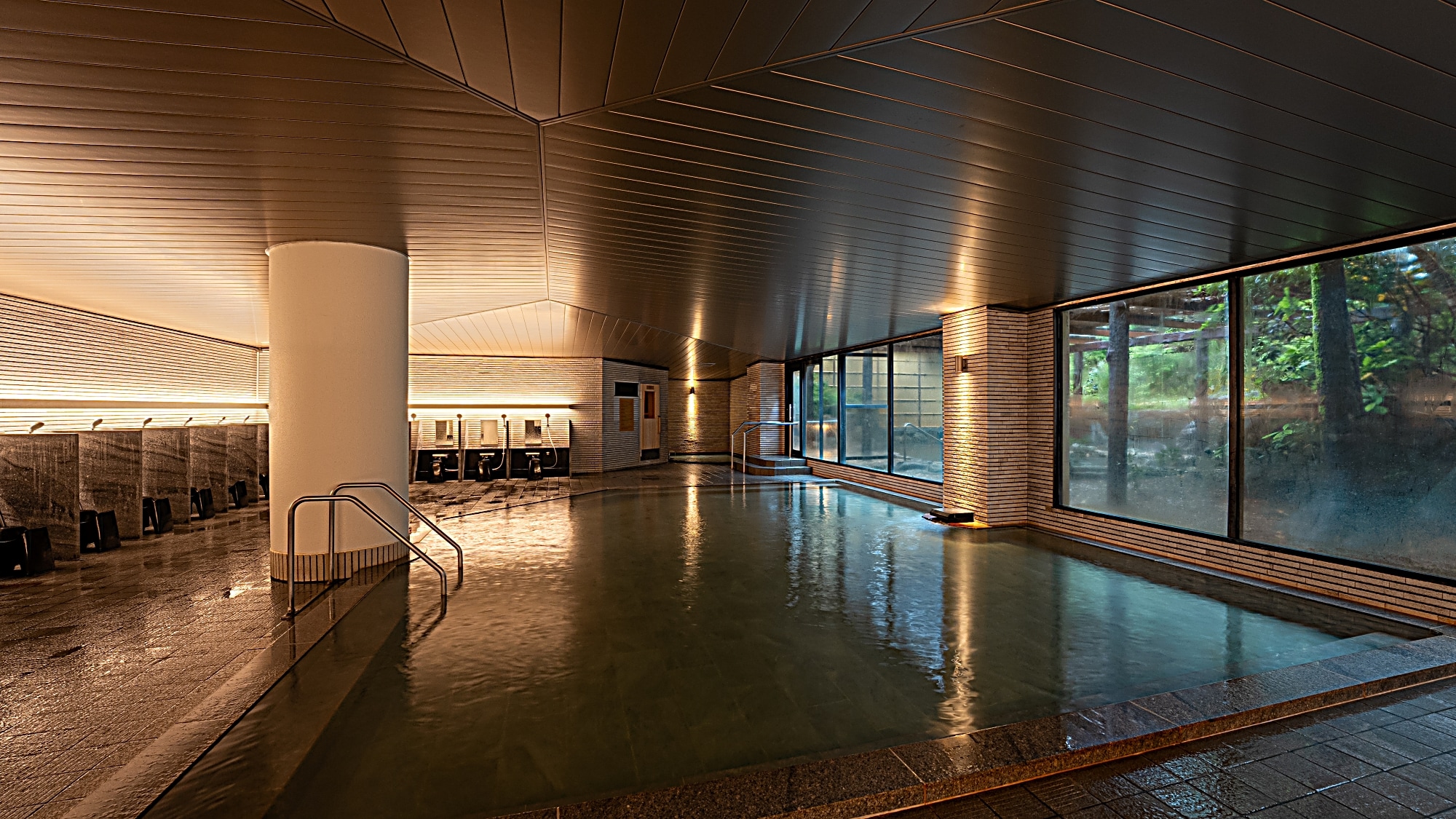 Large hot spring bath