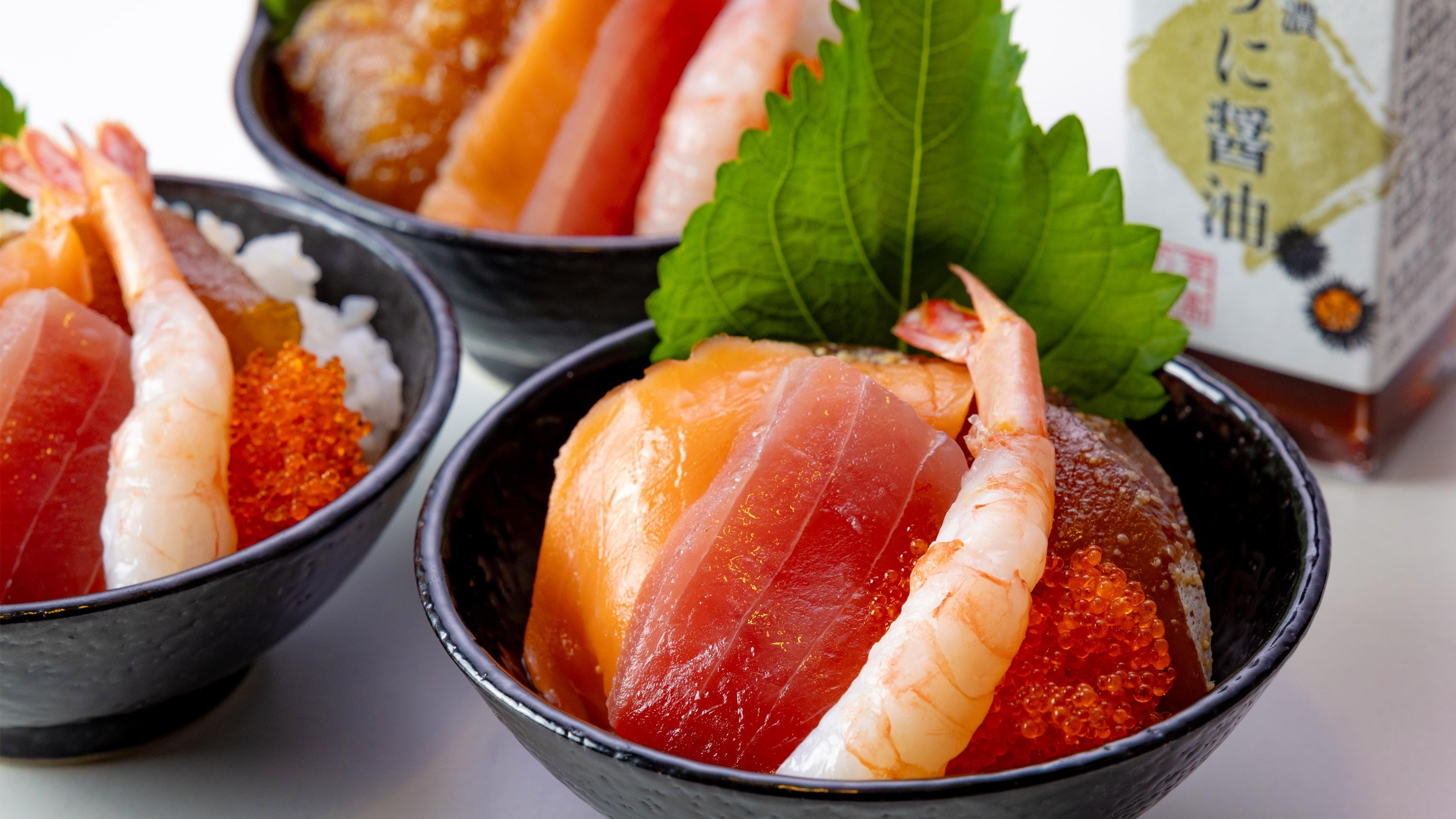 BREAK FAST / Very popular seafood bowl! Please enjoy with sea urchin soy sauce to your liking (image)