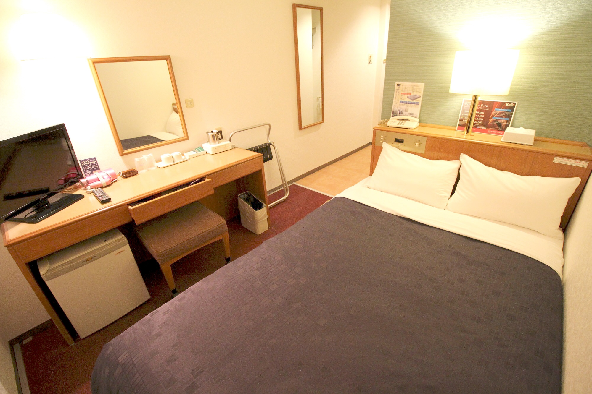 ห้องเซมิดับเบิล ■ Economy type Simmons bed with a bed width 125 cm