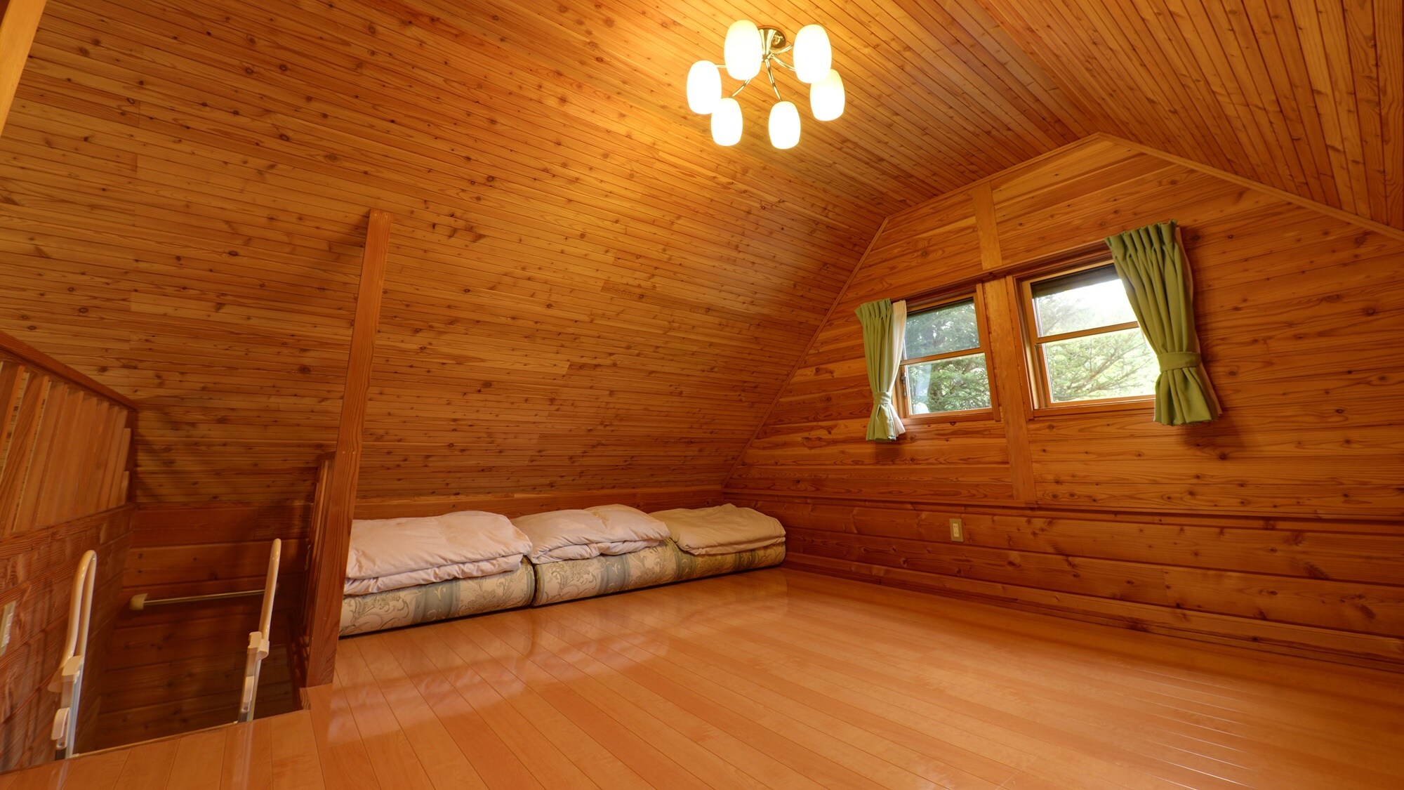 *[Log House/Sakuratei Nanboku] ห้องใต้หลังคาสามารถใช้เป็นห้องนอนได้