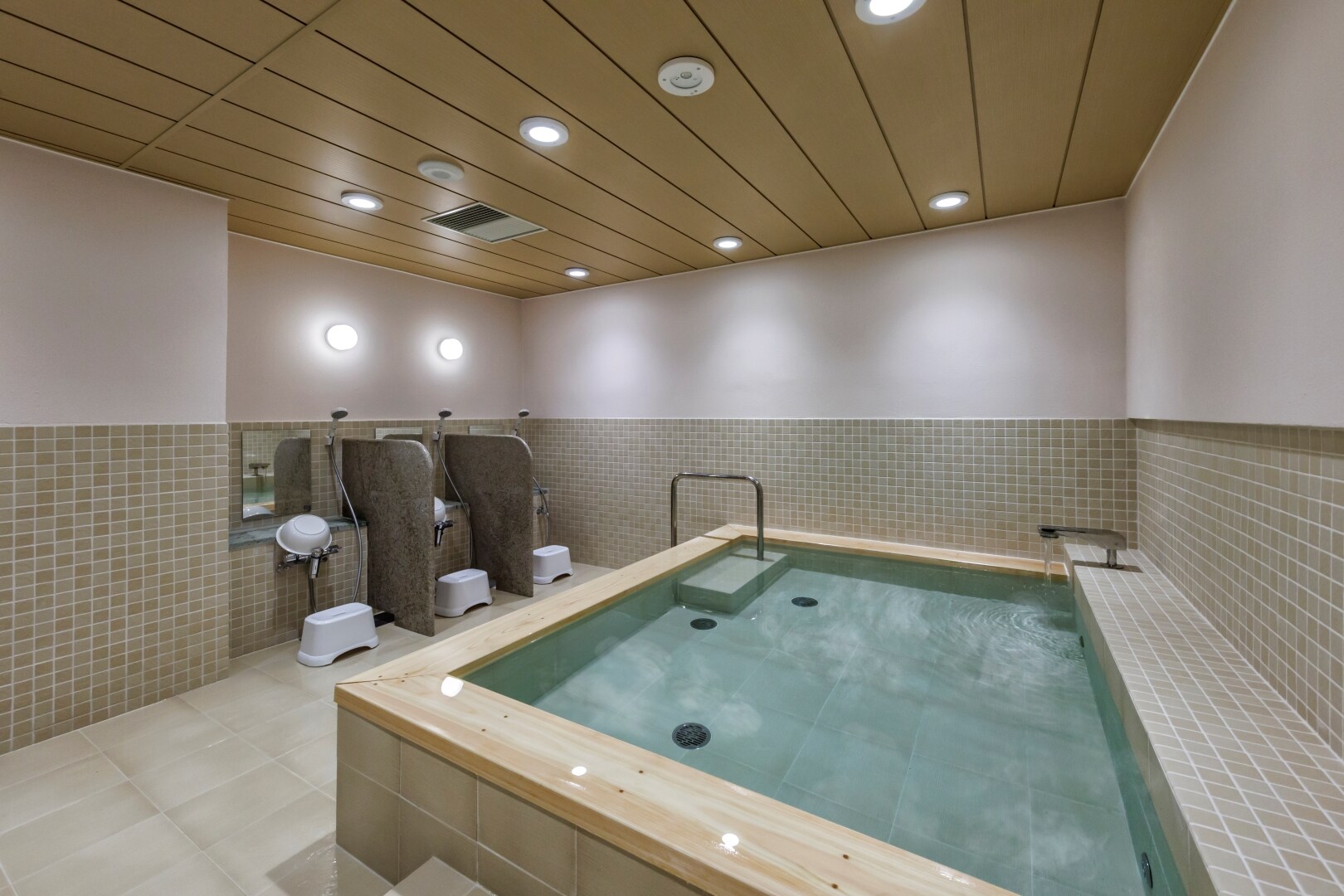 11F Large Public Bath (Women's)