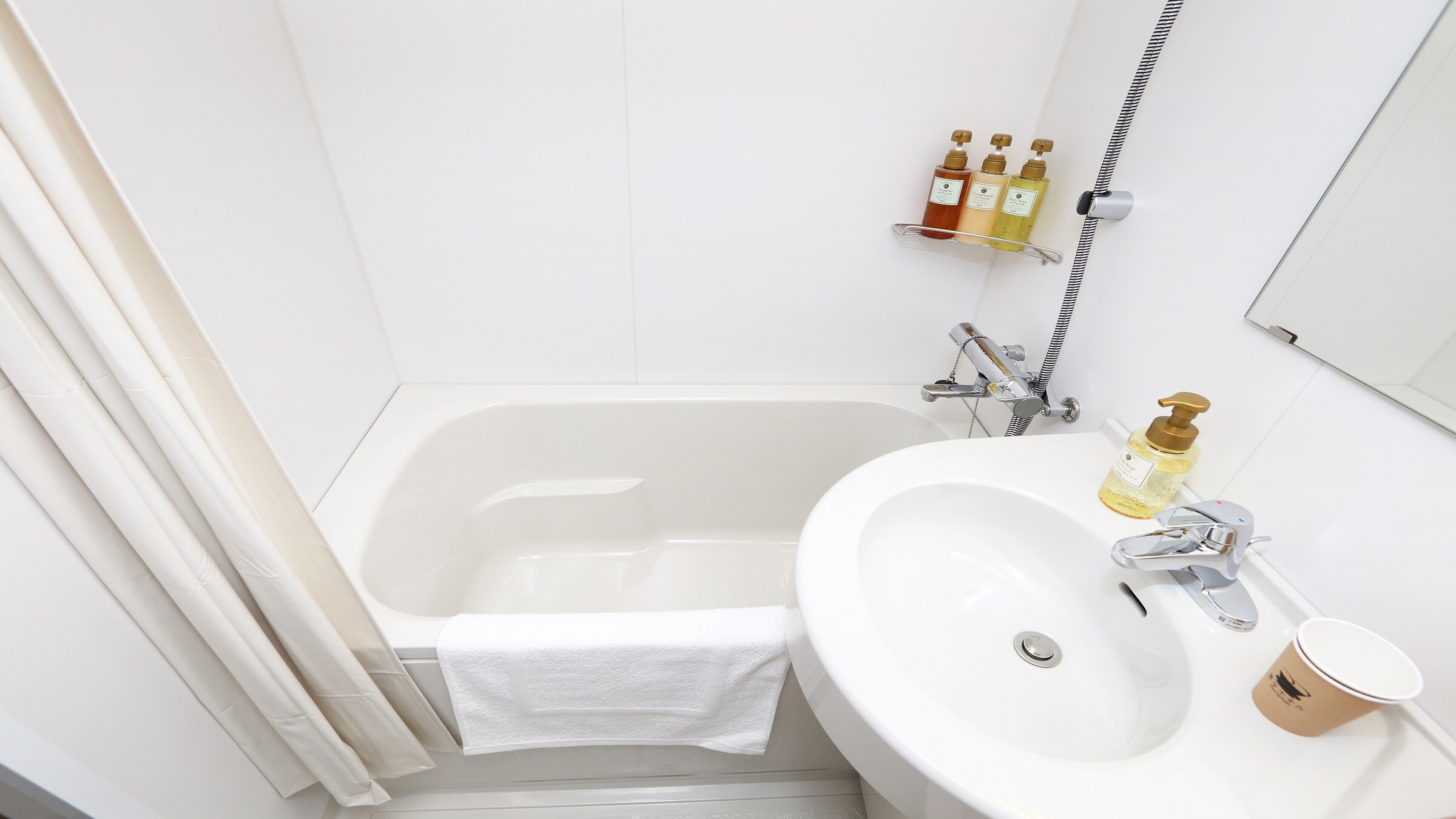 [Guest room unit bath]
