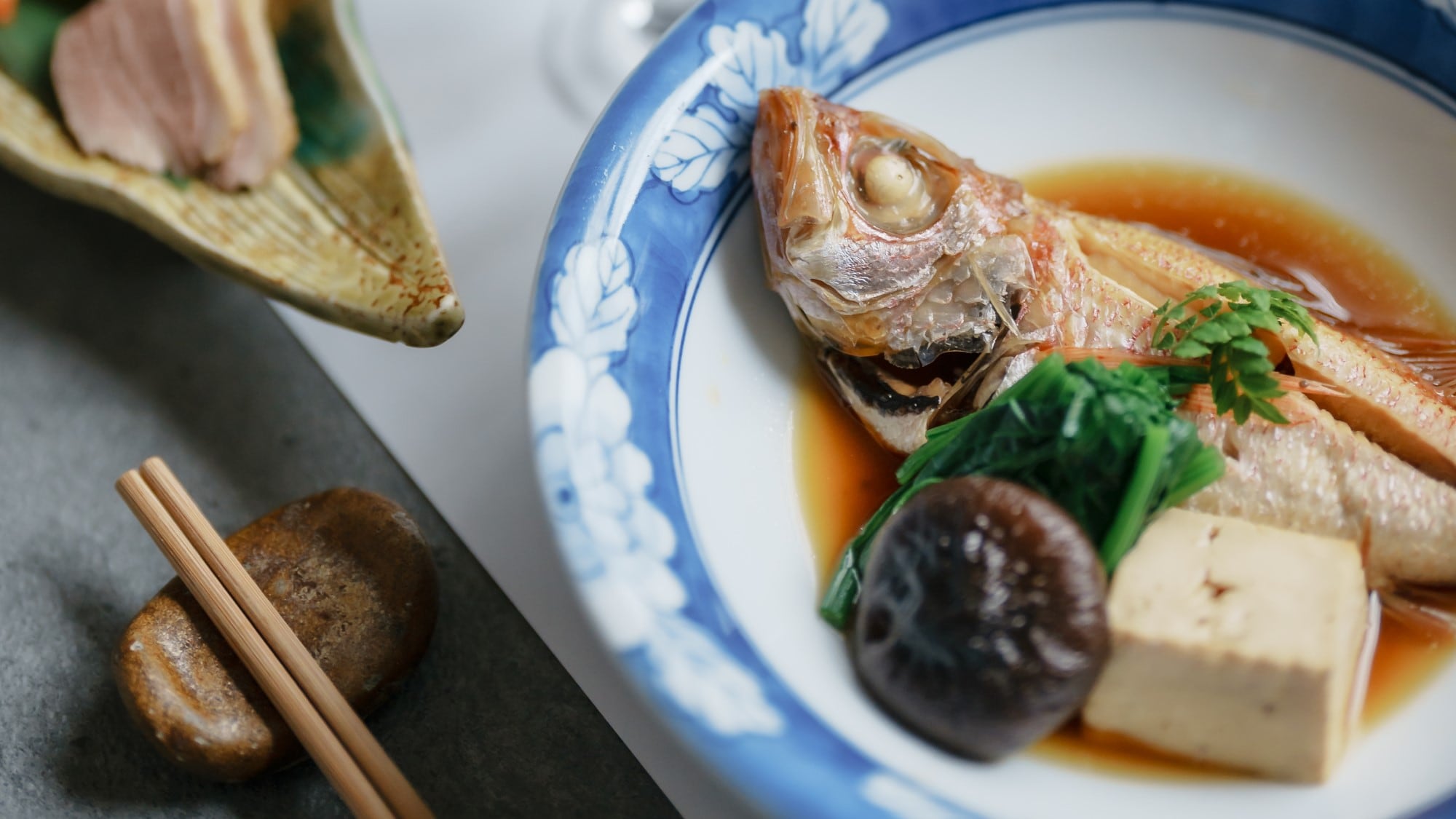 “ปลากะพงแดงตุ๋น” จากท่าเรือประมงฮามาดะ