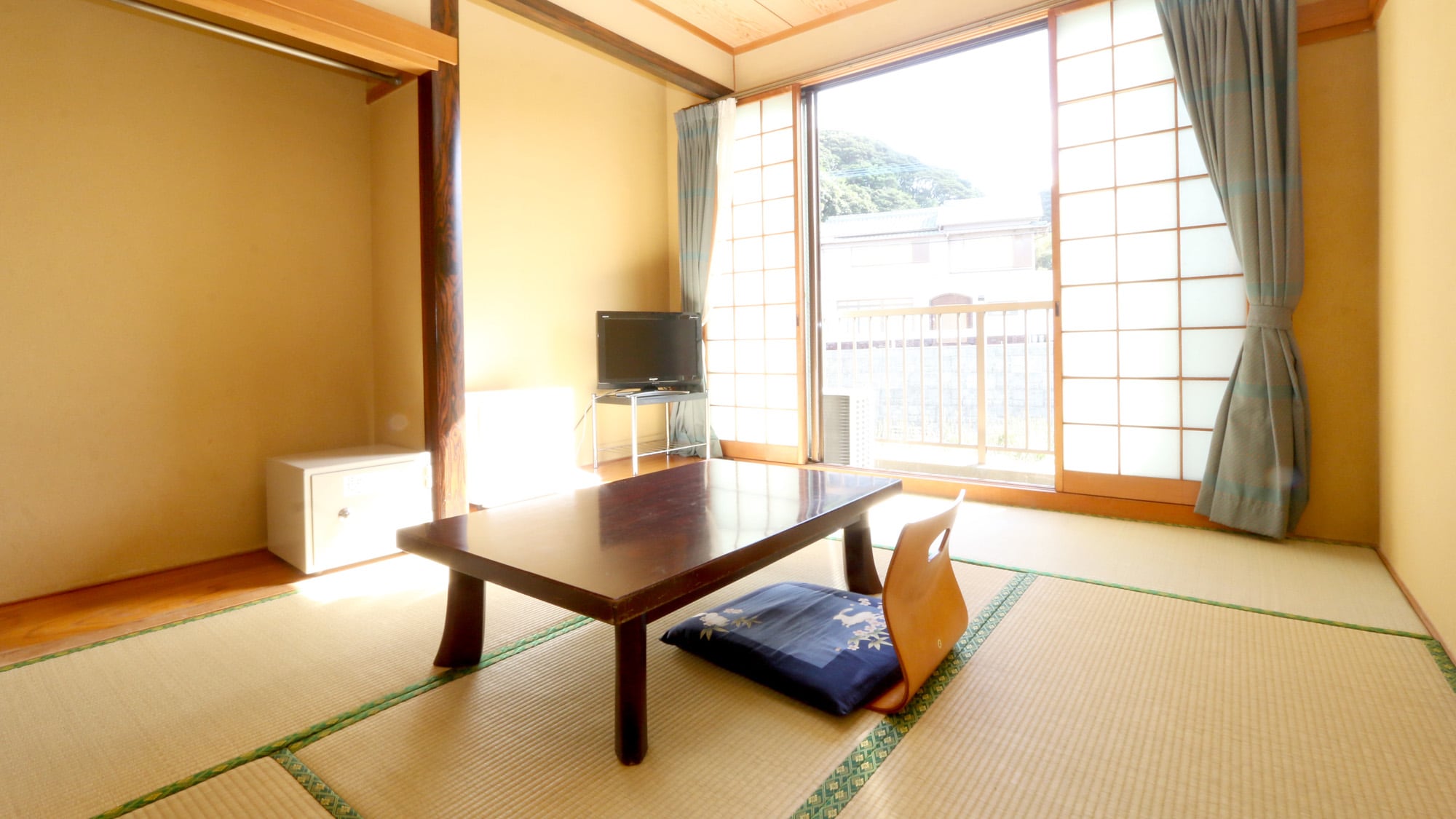 An example of a room selected by the staff (Japanese-style room, 6 tatami mats)