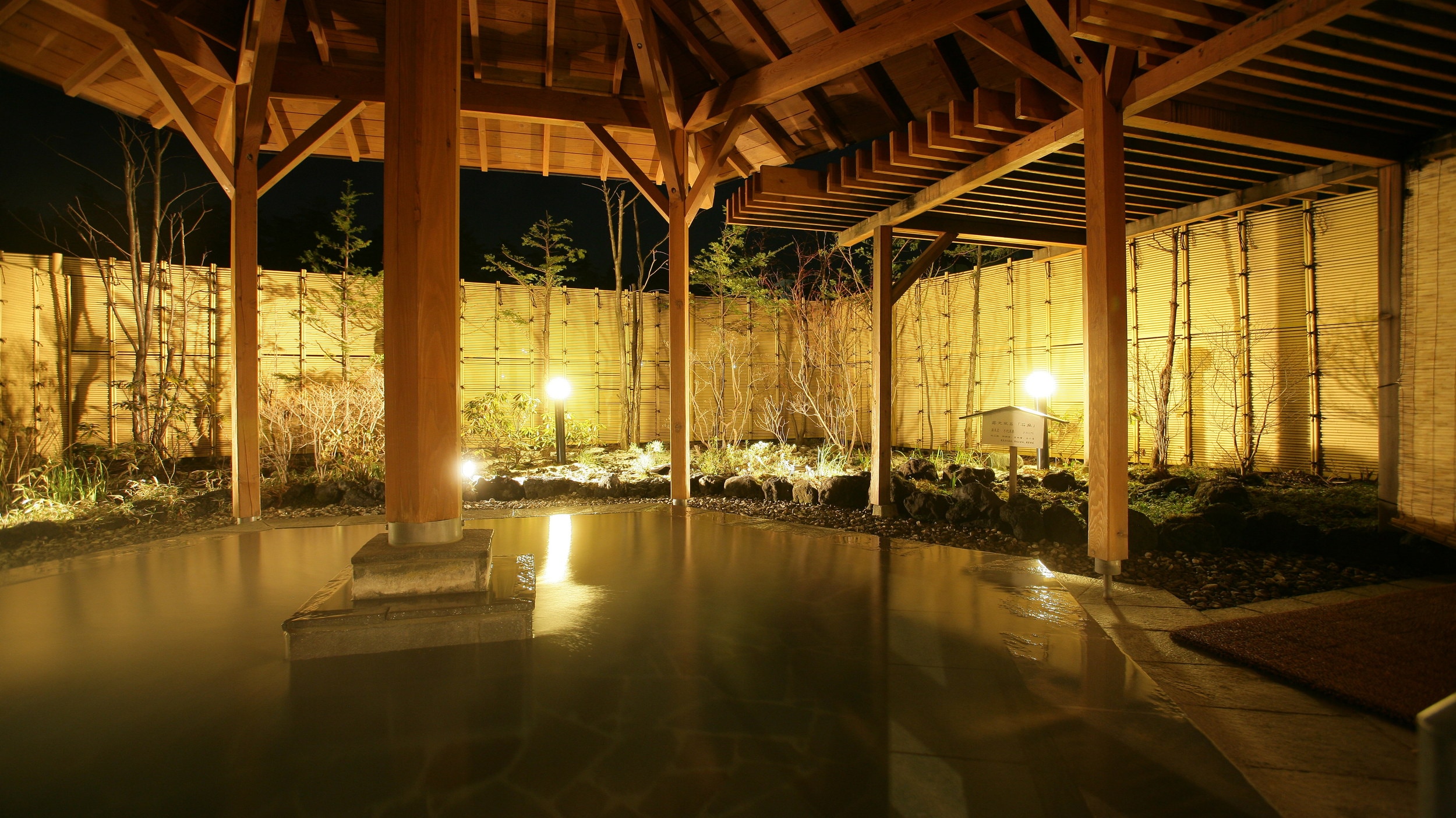 The open-air bath at night has a magical atmosphere