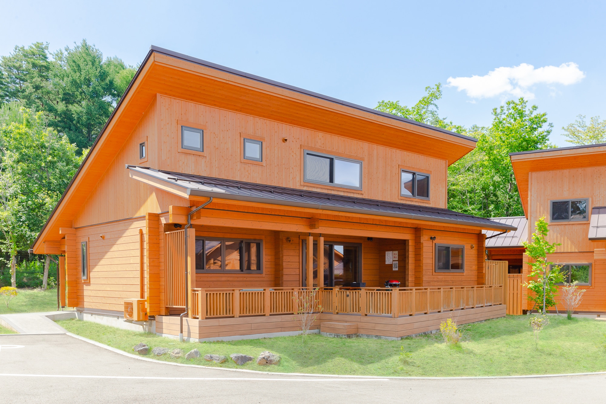 Japanese-Western style log house for 7 people (110m2)