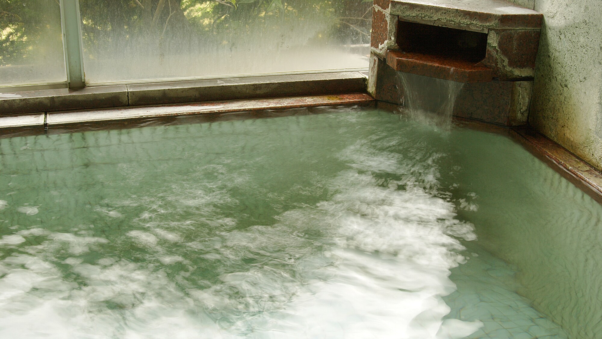 * 以奢华的方式享受据说适合泡温泉的挂浴温泉。