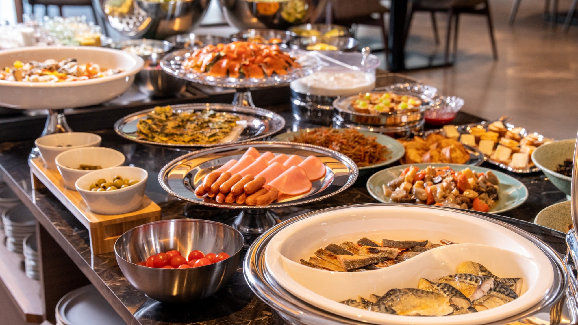 ■Breakfast■ Enjoy a refreshing morning while gazing at the babbling of the Western Kumagawa River.