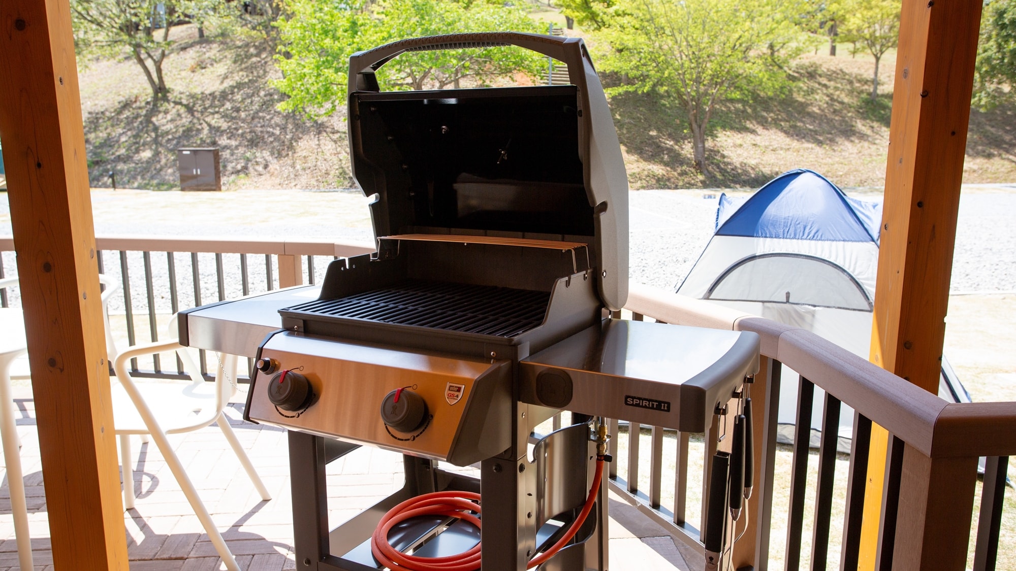 * [Grand Cabin] Permanent gas grill. Since it doesn't use charcoal, you don't have to worry about the smell of charcoal on your hair or clothes!