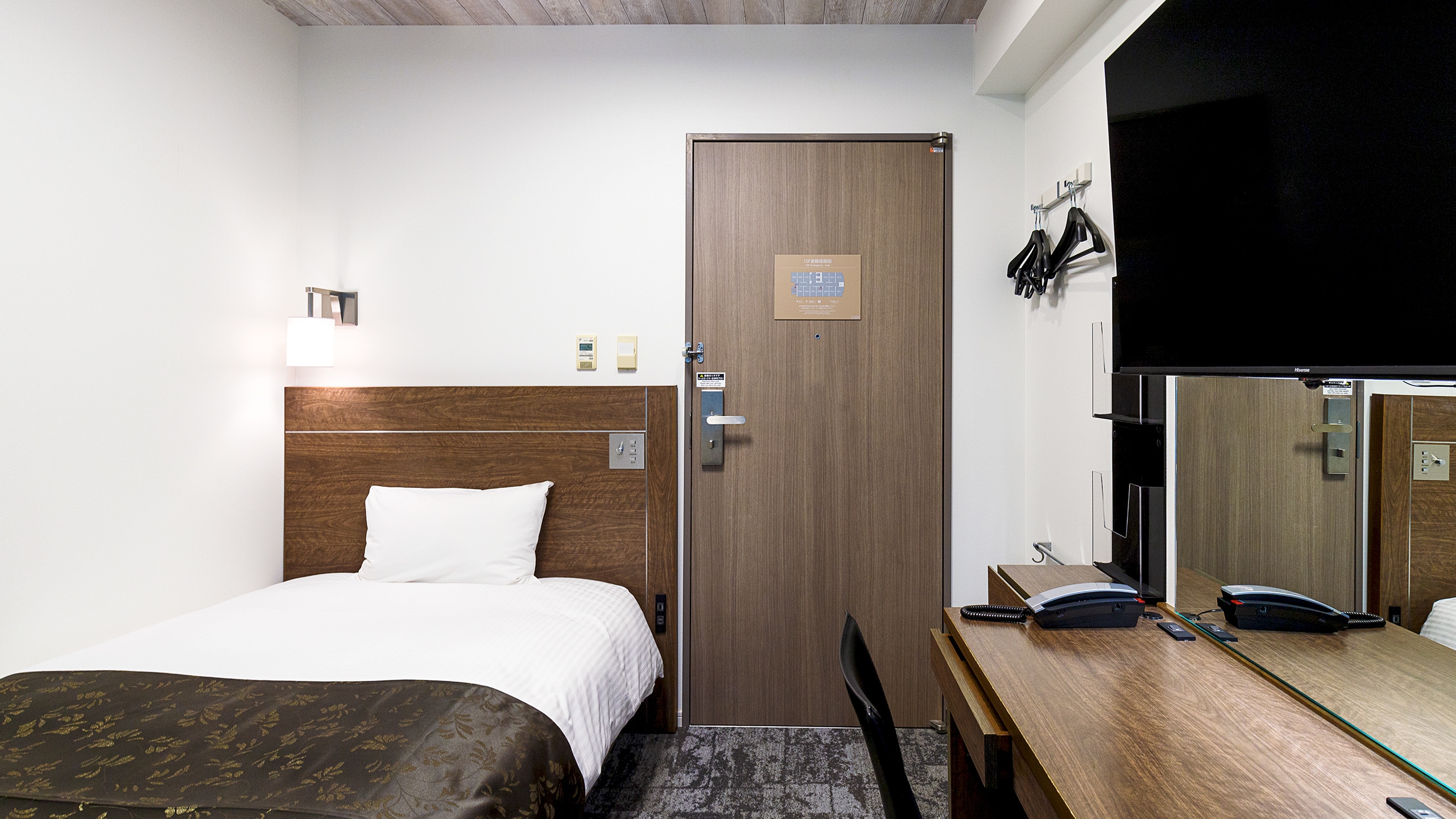 ■ Standard Room (for 1 person) (11.6 m²/120 cm wide bed)
