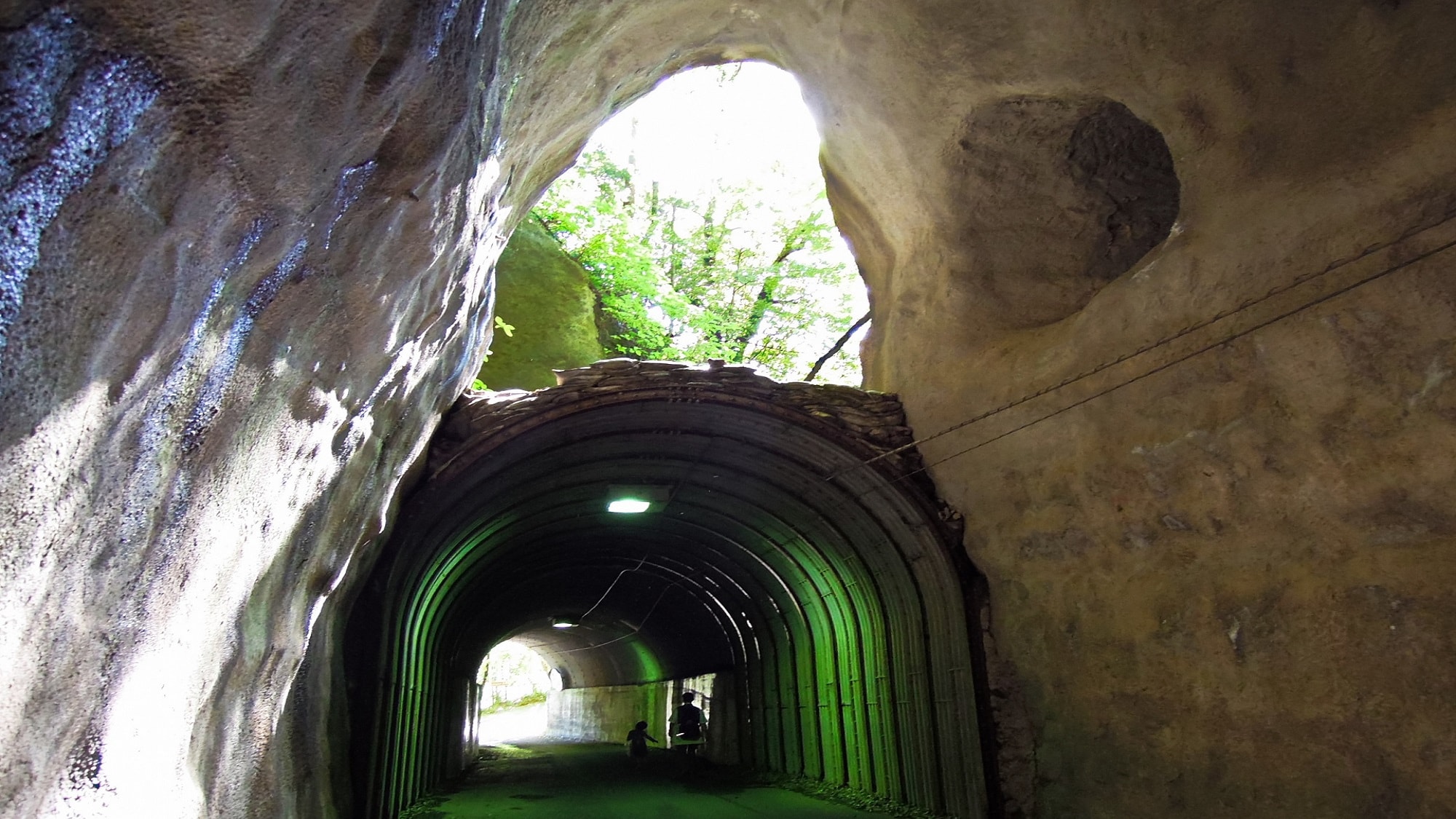 หุบเขาโยโร: อุโมงค์สองชั้น