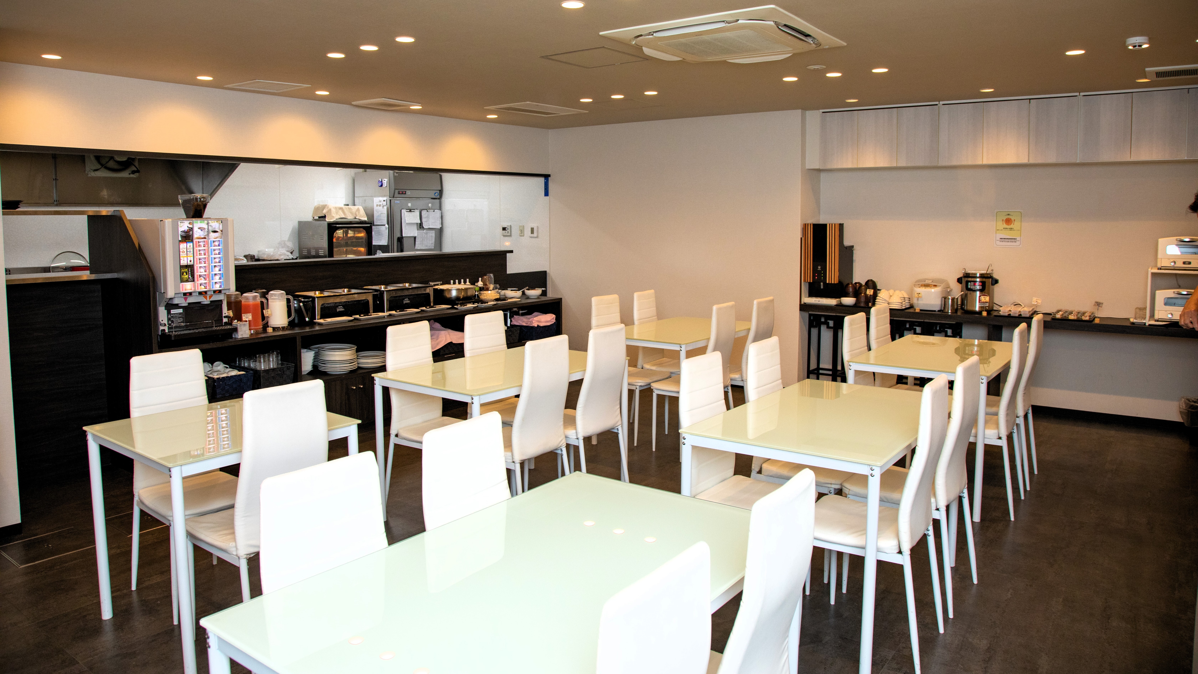 *Breakfast venue: We provide a refreshing breakfast menu to help our guests start the day off feeling energized.