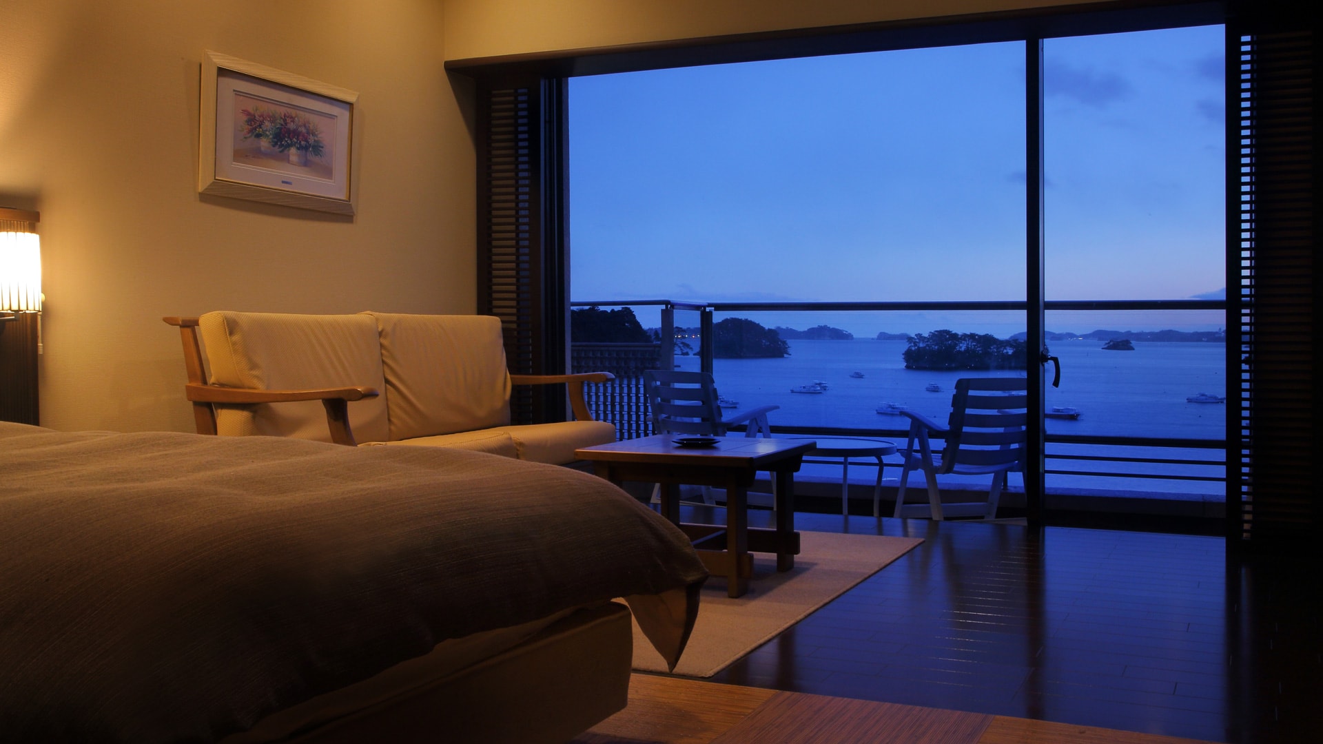 View from the room at night①