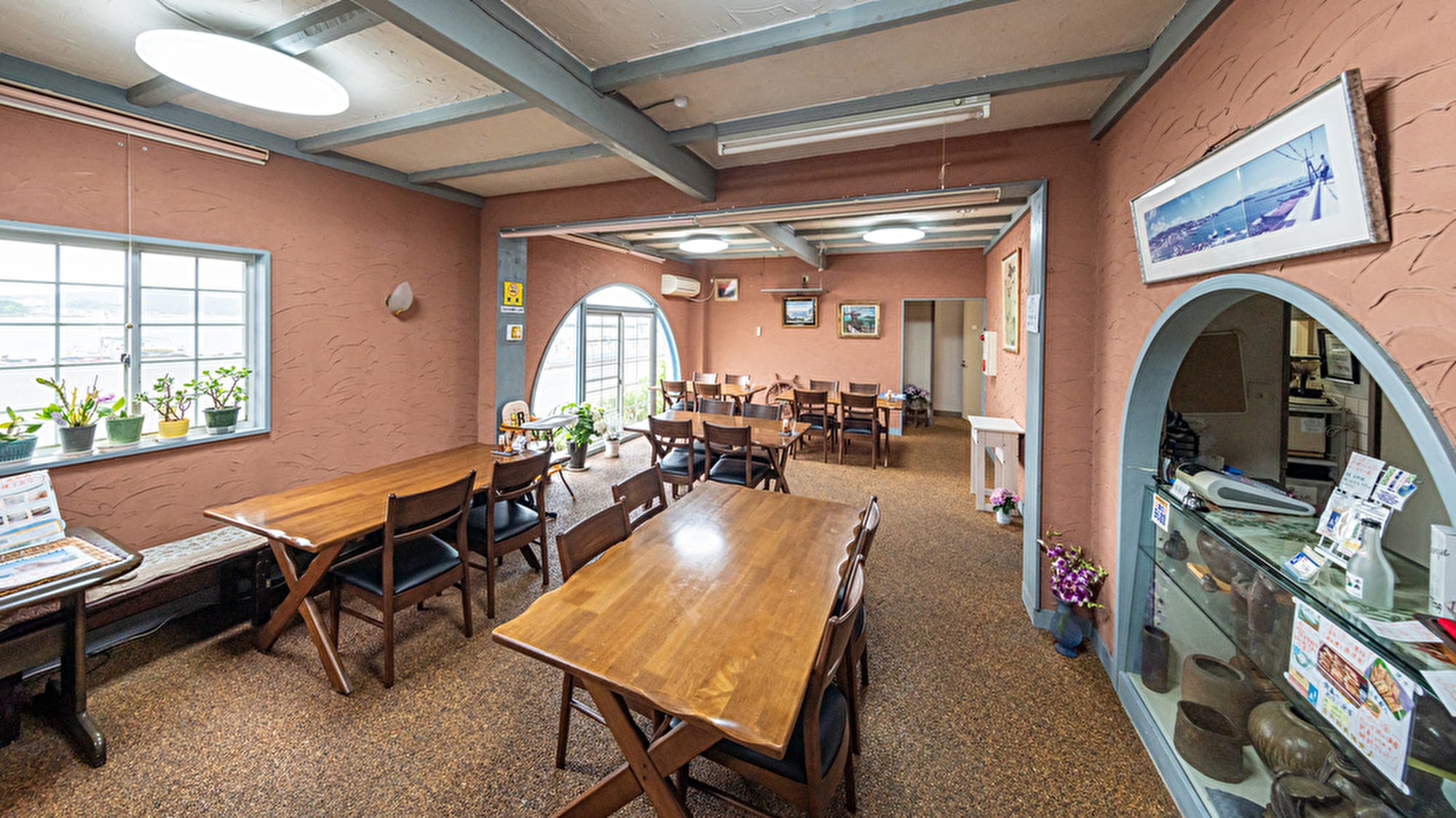"1st floor dining area" non-smoking