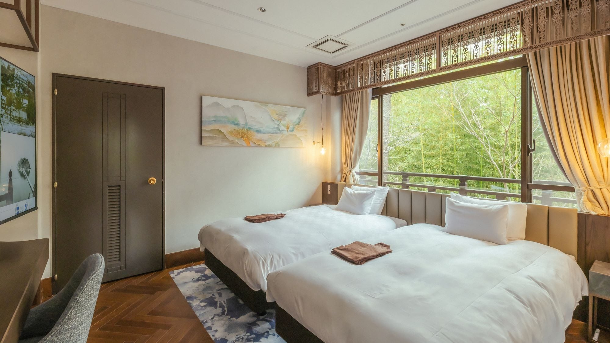 Mountain-view suite bedroom