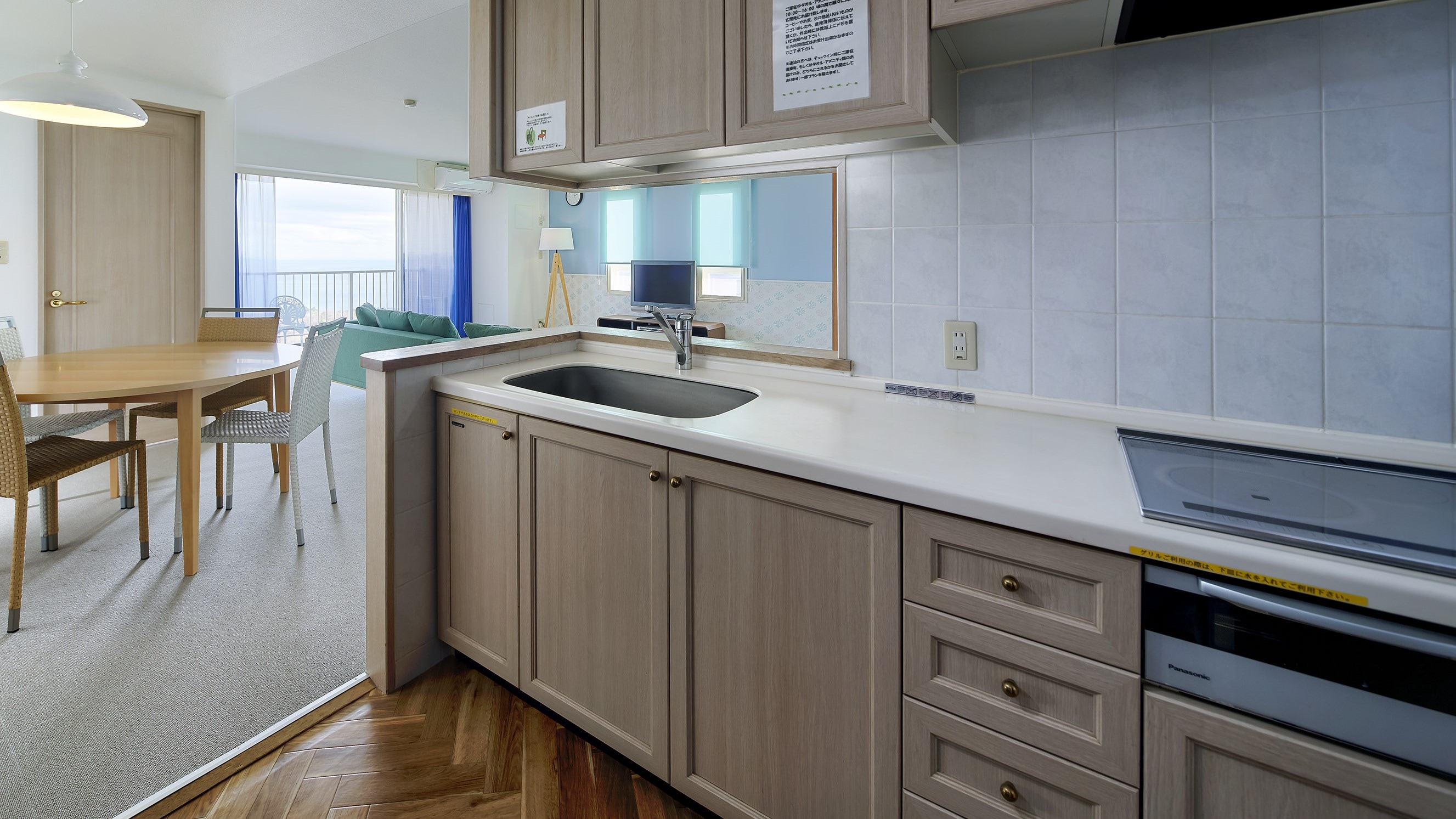 [Garden Green/Marine Blue] Kitchen
