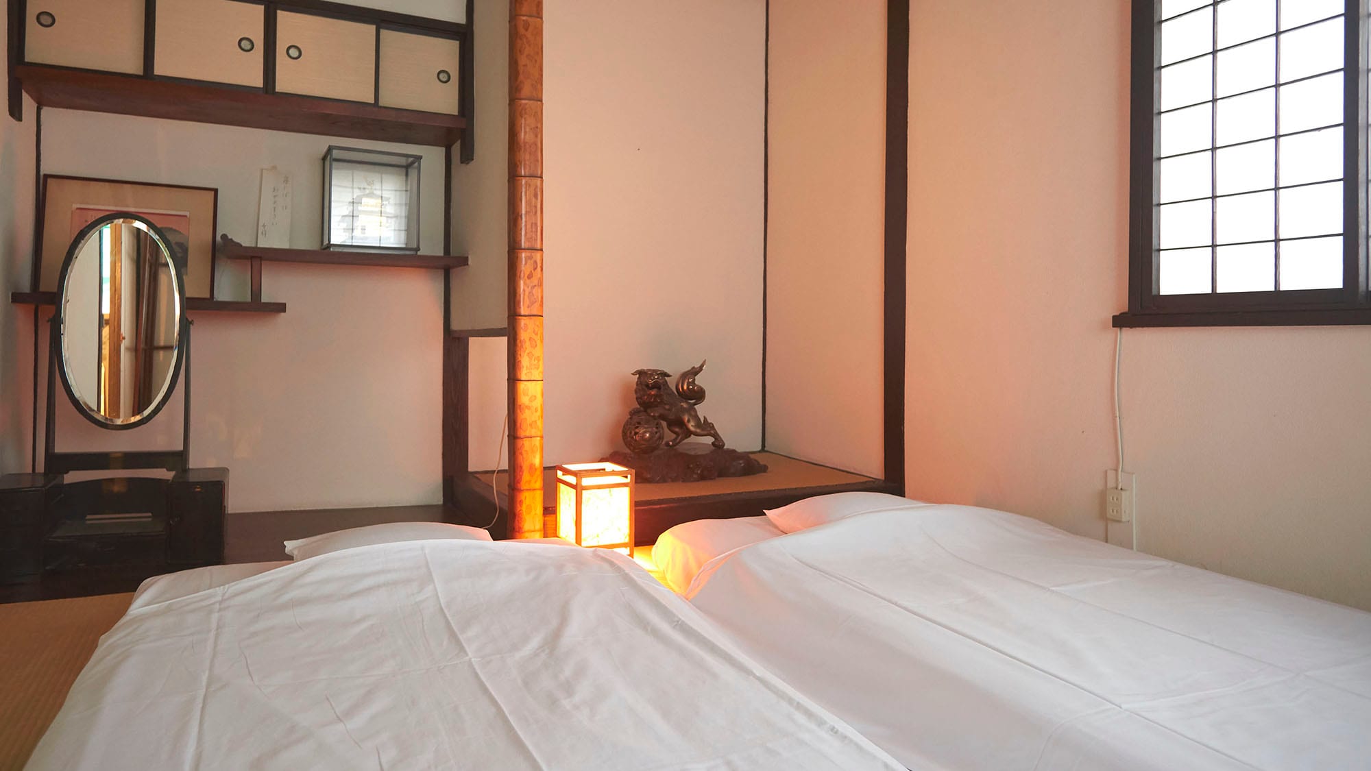・Japanese-style room (6 tatami mats) / Perfect for couples or couples to relax and unwind