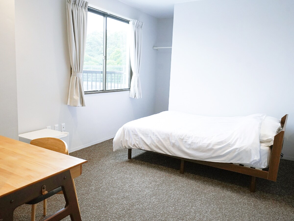 3rd floor 302 Single room double bedroom