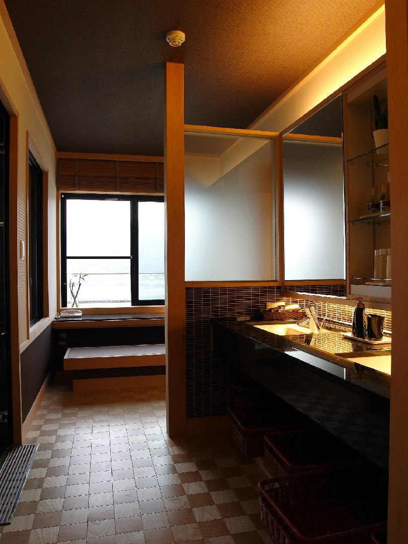 【帶溫泉半露天浴池的客房】可眺望河口林湖的日式現代特別客房-