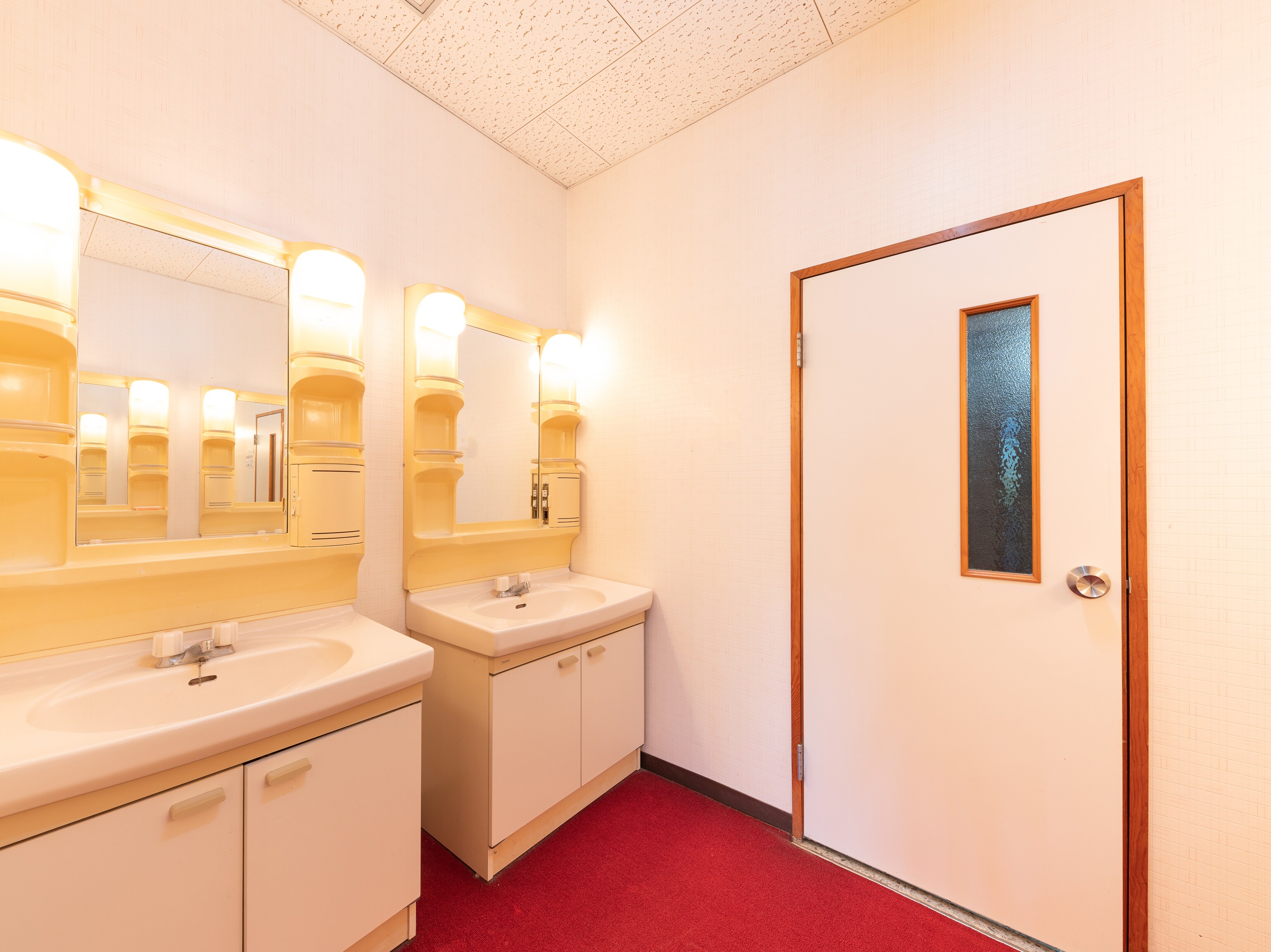 Shared bathroom and toilet 2