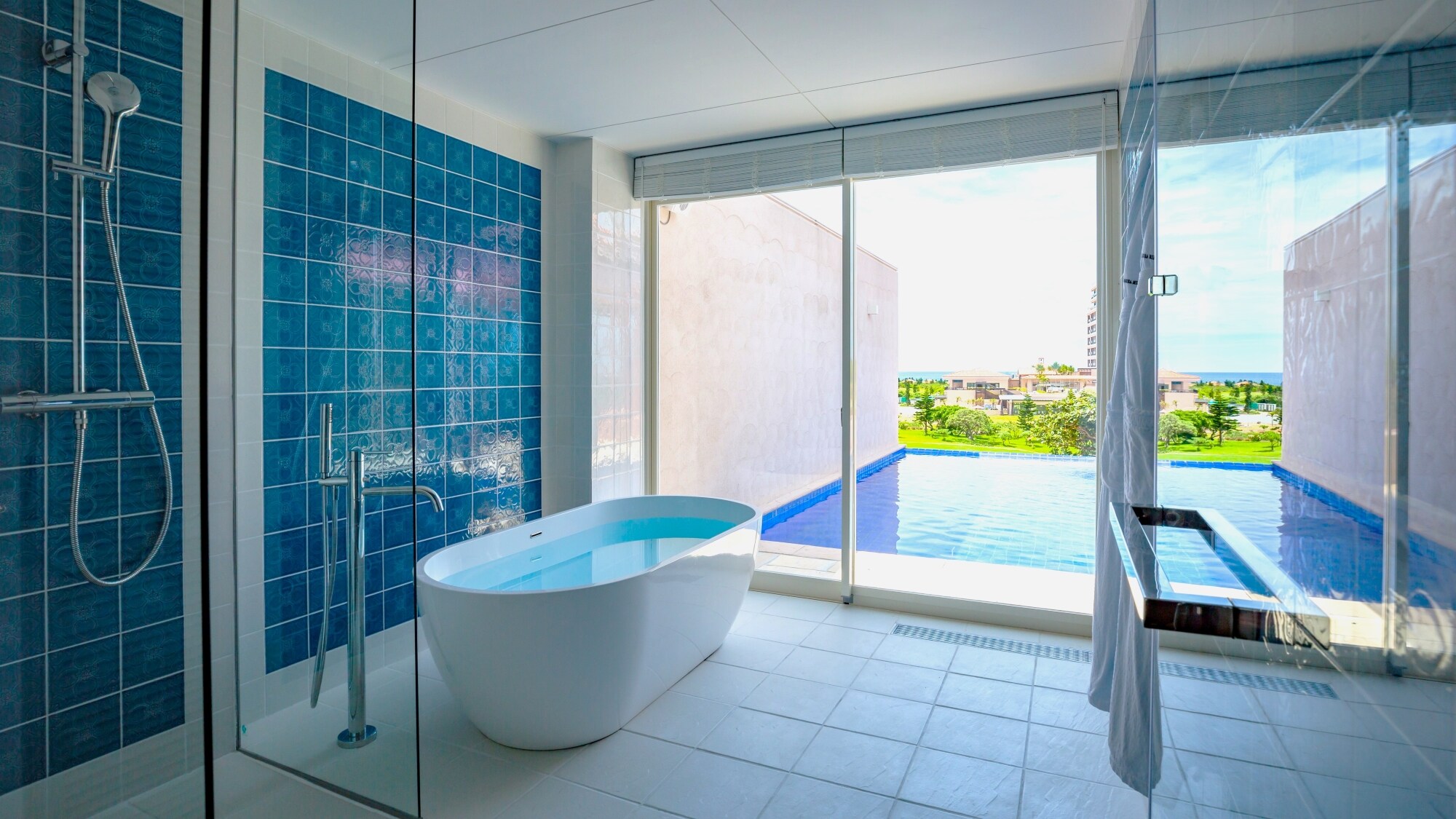 [Pool Villa Premier 2F] A bathroom with a view of the ocean