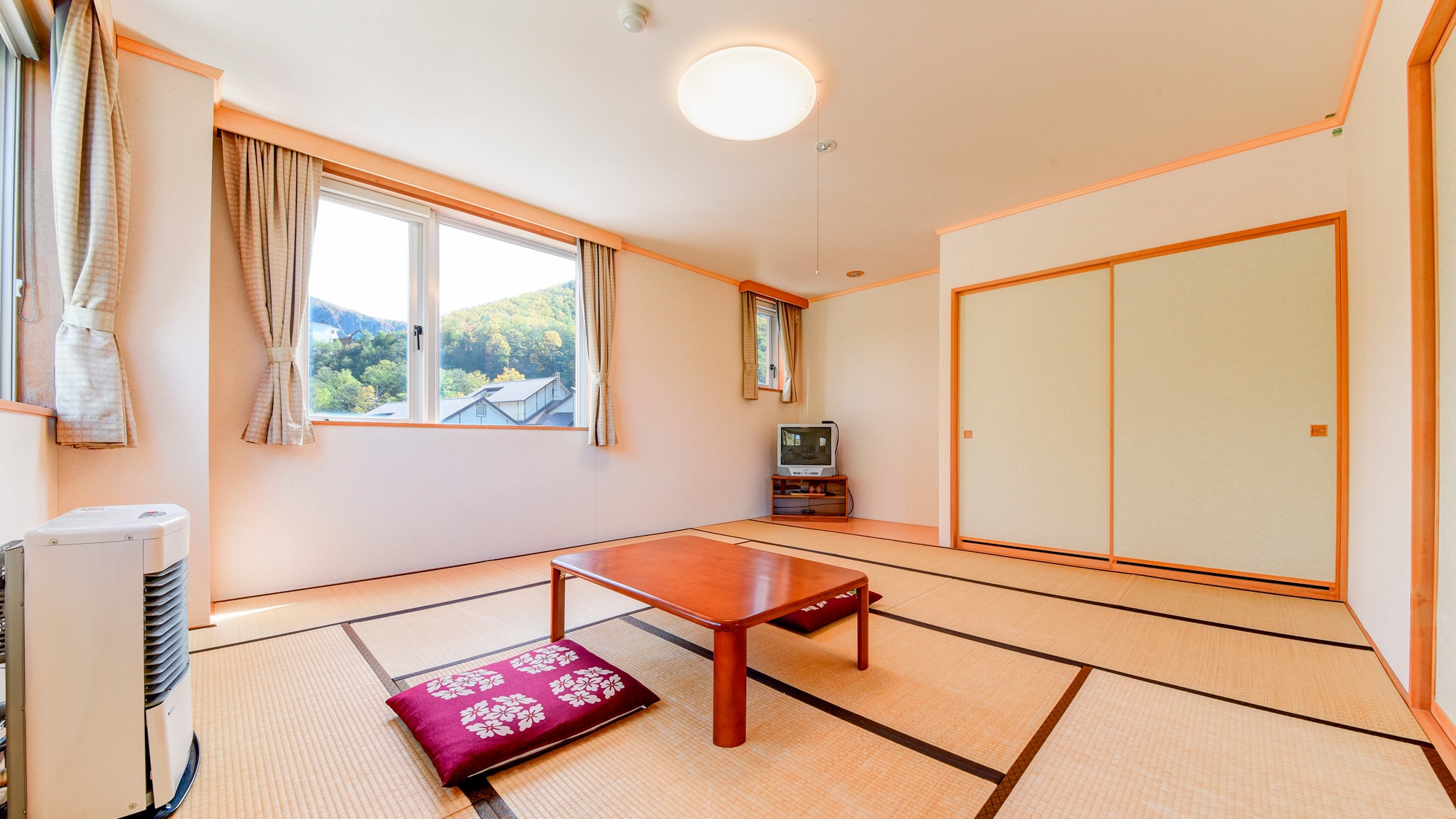 * [Room] Japanese-style room 10 + 6 tatami mats