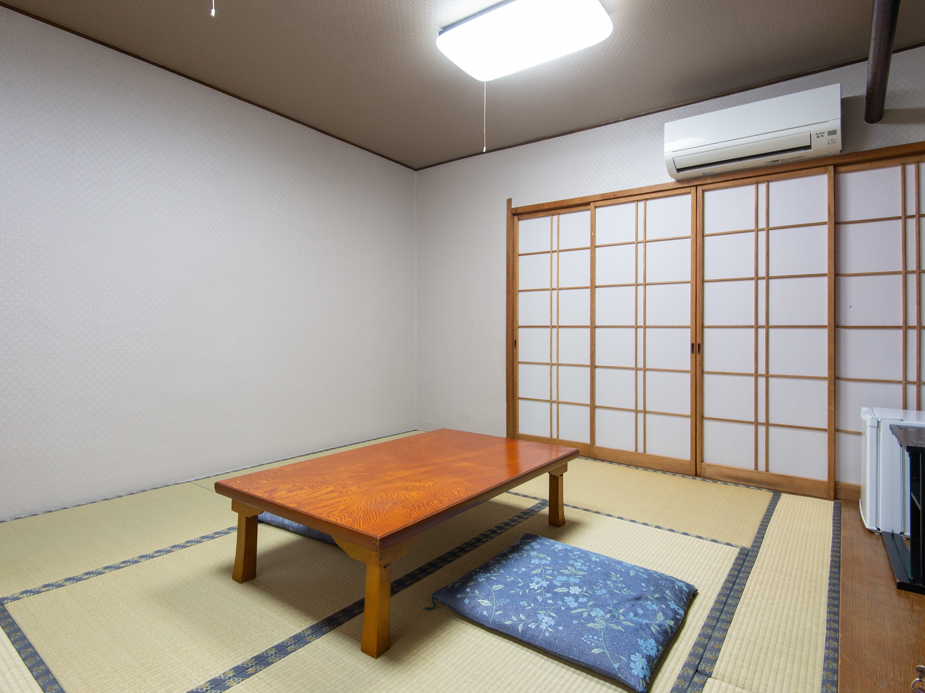 Kamar triple bergaya Jepang (tanpa kamar mandi)