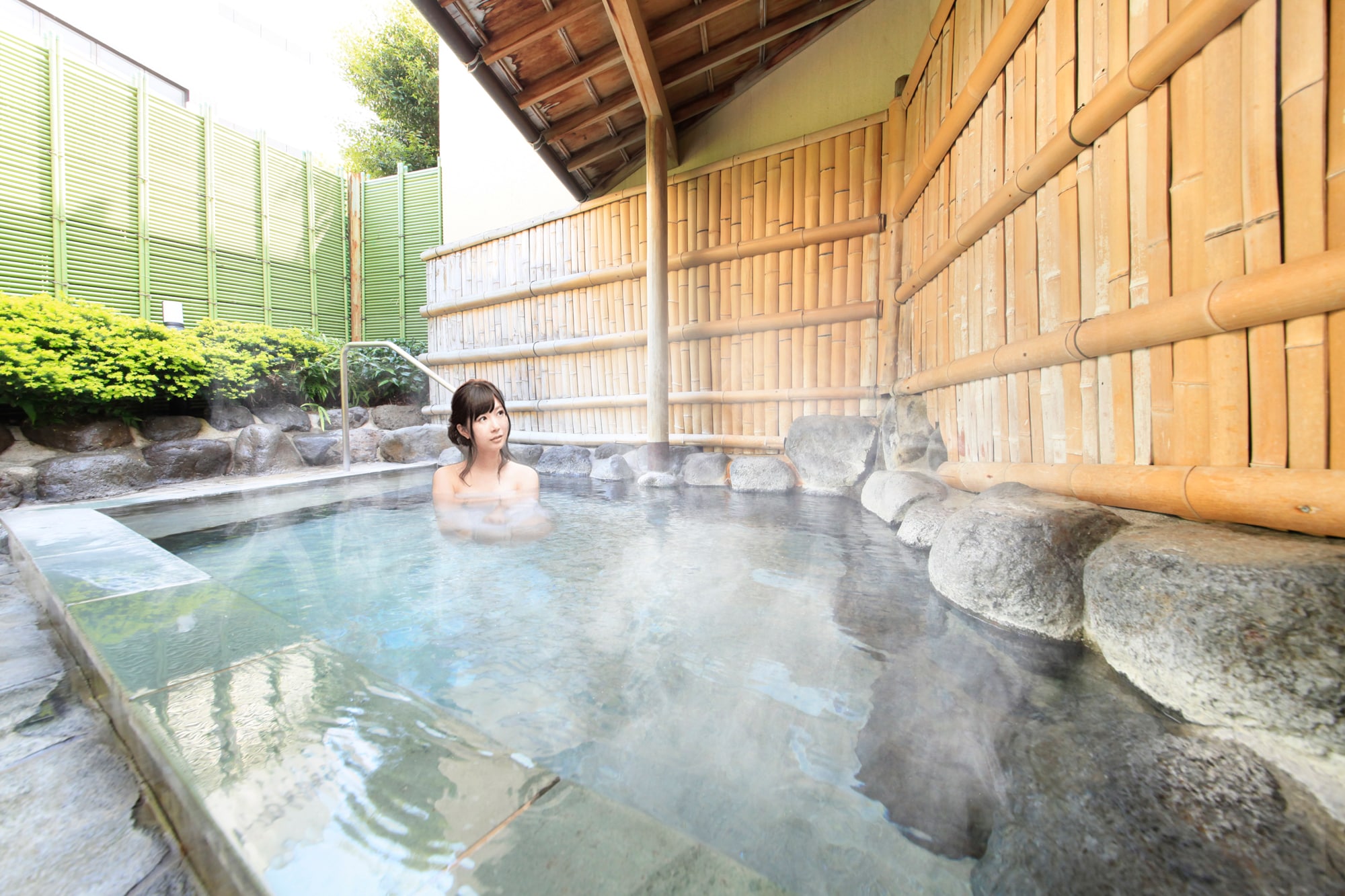 Women's large public bath, open-air bath