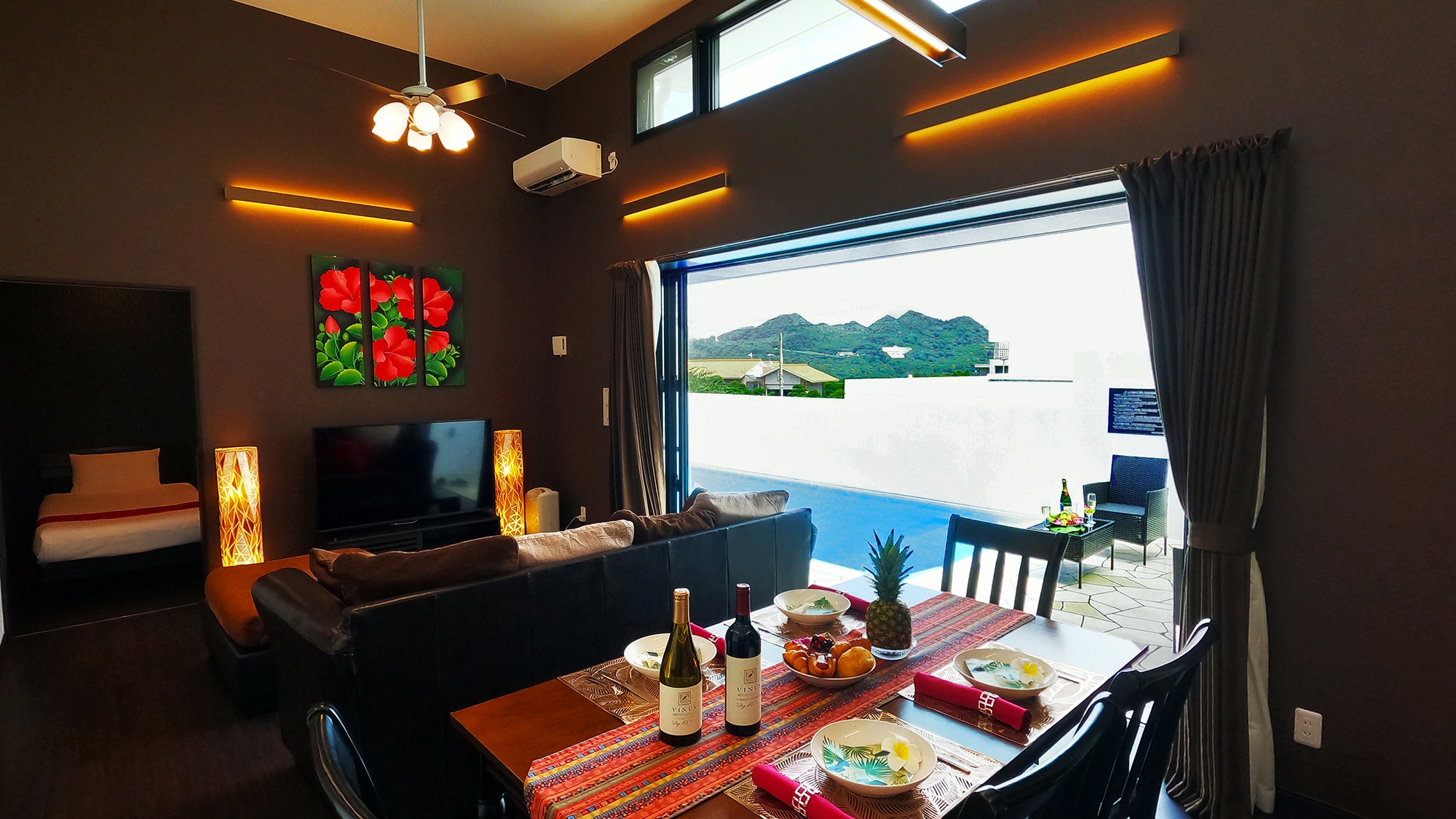 [Deluxe] Indirect lighting gently illuminates your special trip.