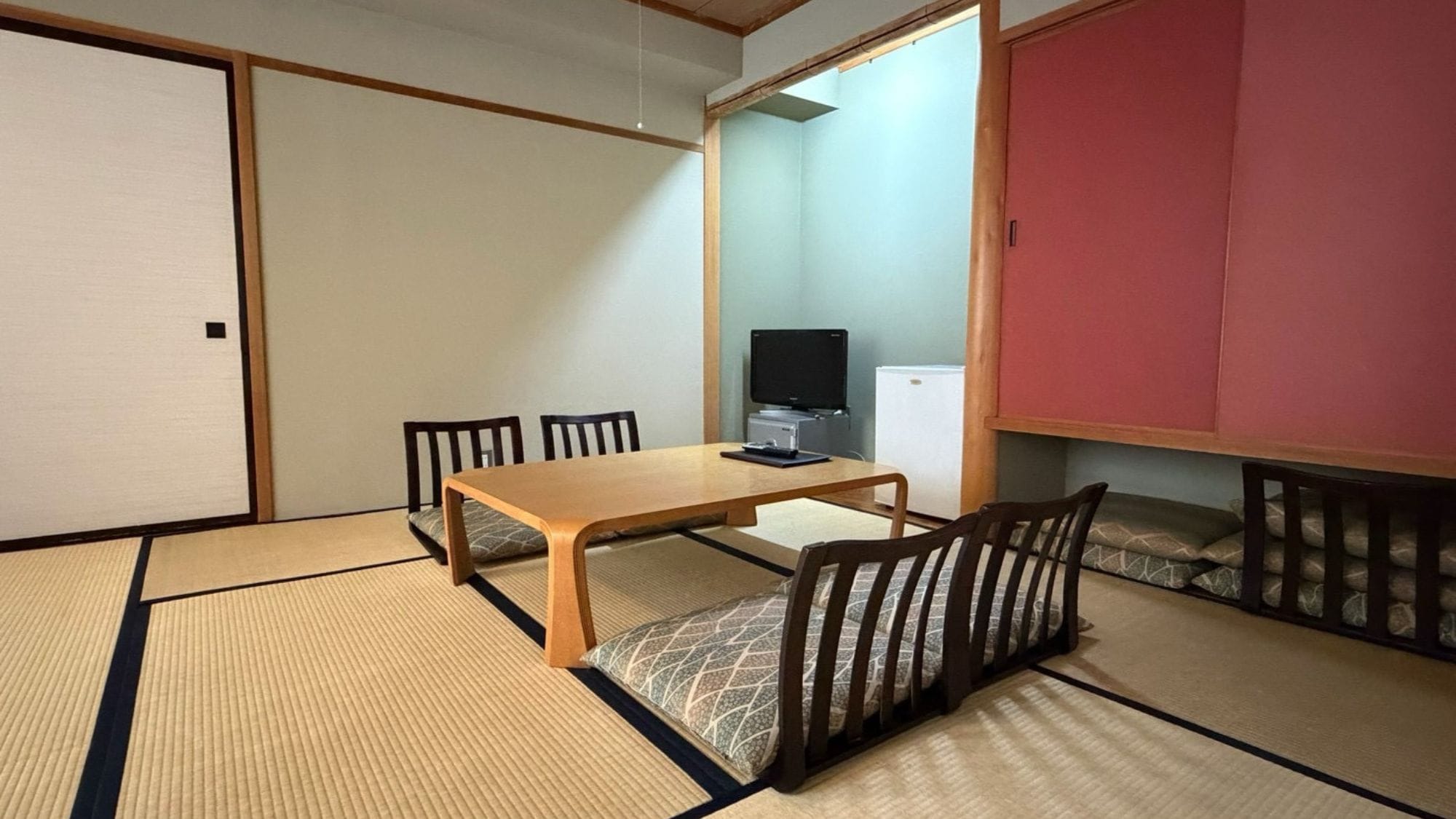 Forest side 5-person room