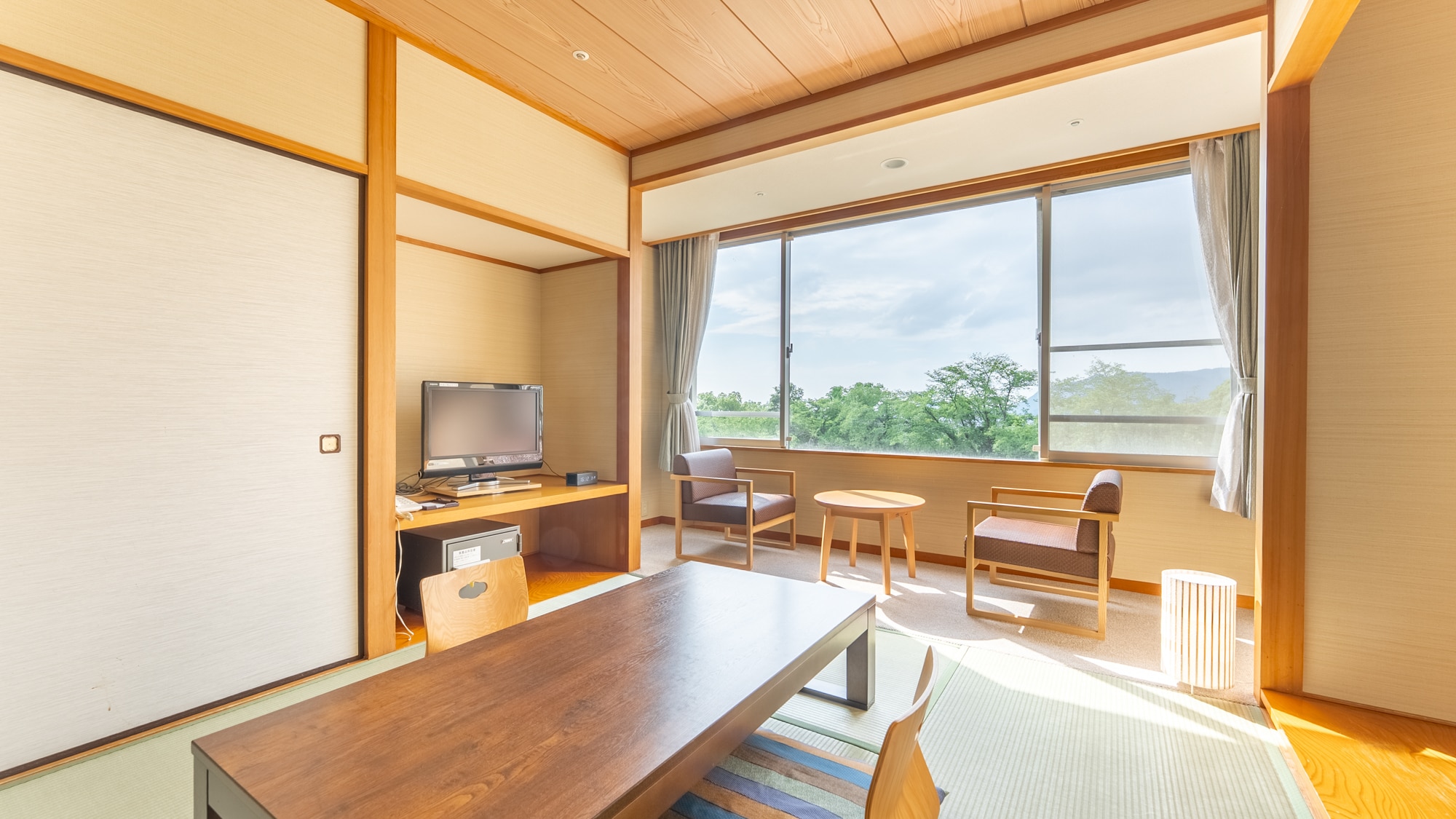 [Beautiful Japanese style, 6 tatami mats, 2 rooms]