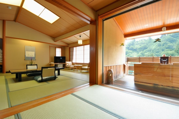 Special room with outdoor bath and observation deck