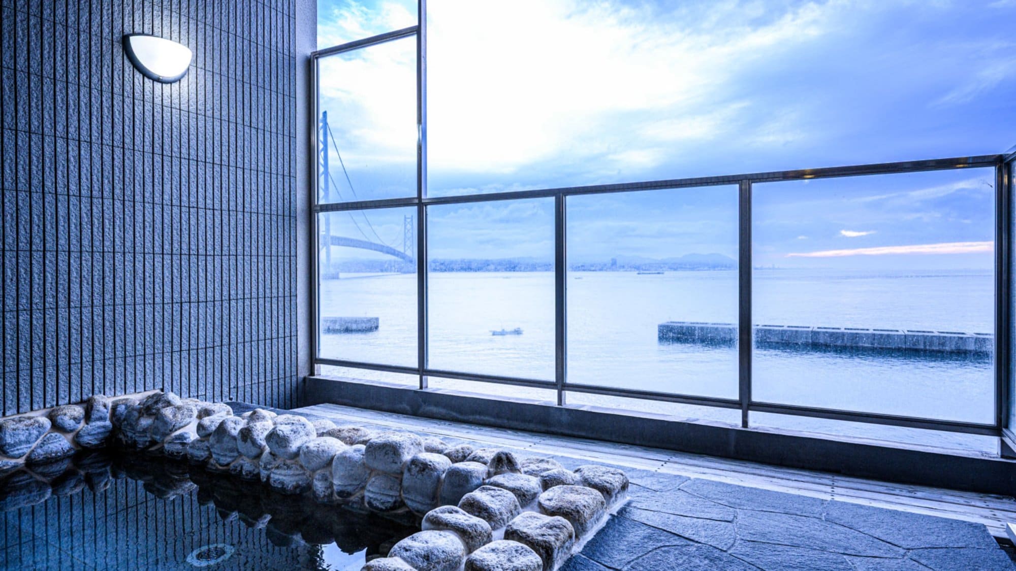 *【溫泉】主樓的大型公共浴池及露天浴池