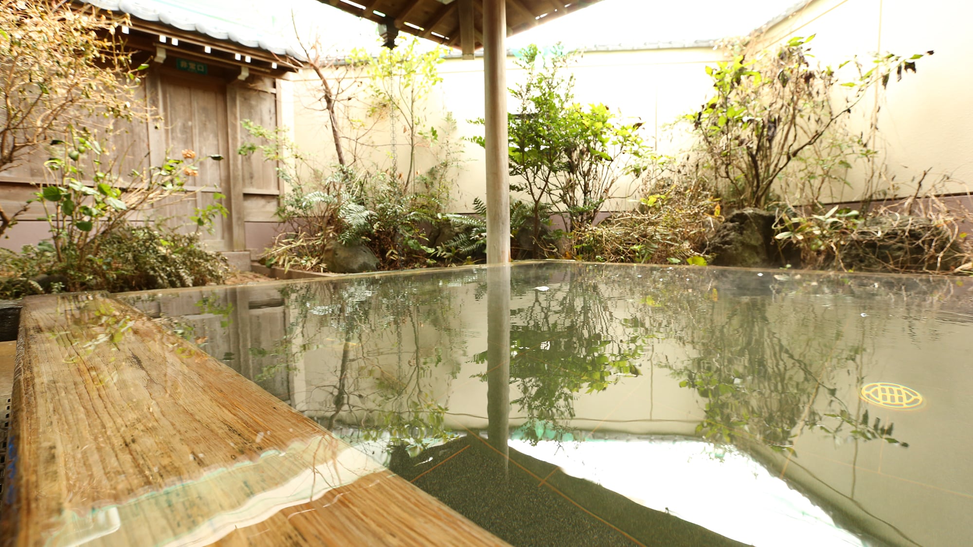 Cả nam và nữ đều có thể tắm hai lần♪ "Mekurushima Onsen" được đặt theo tên của những thợ lặn nữ.