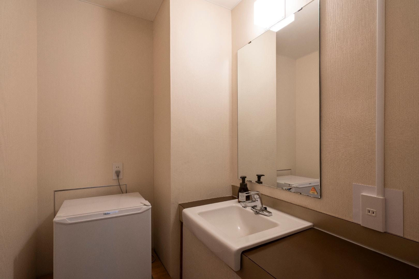 [Guest room: Sengakuso Japanese-style room] Example of a vanity