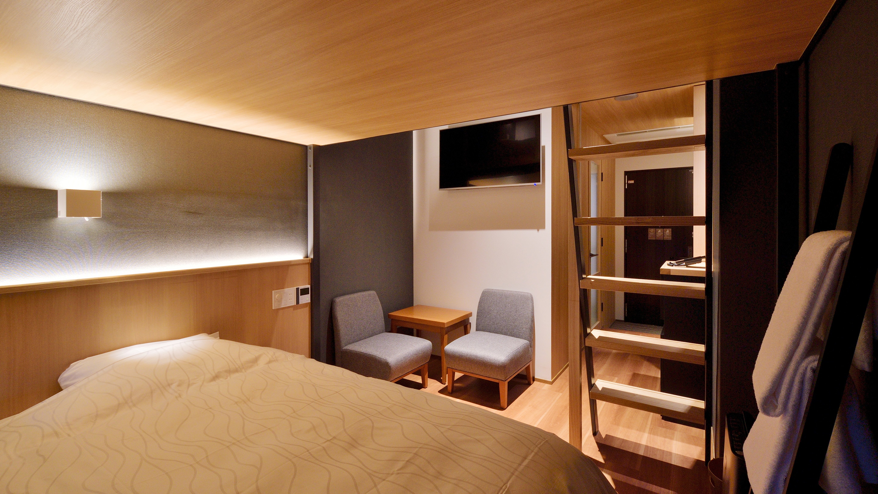 "Twin Room" (bunk bed)