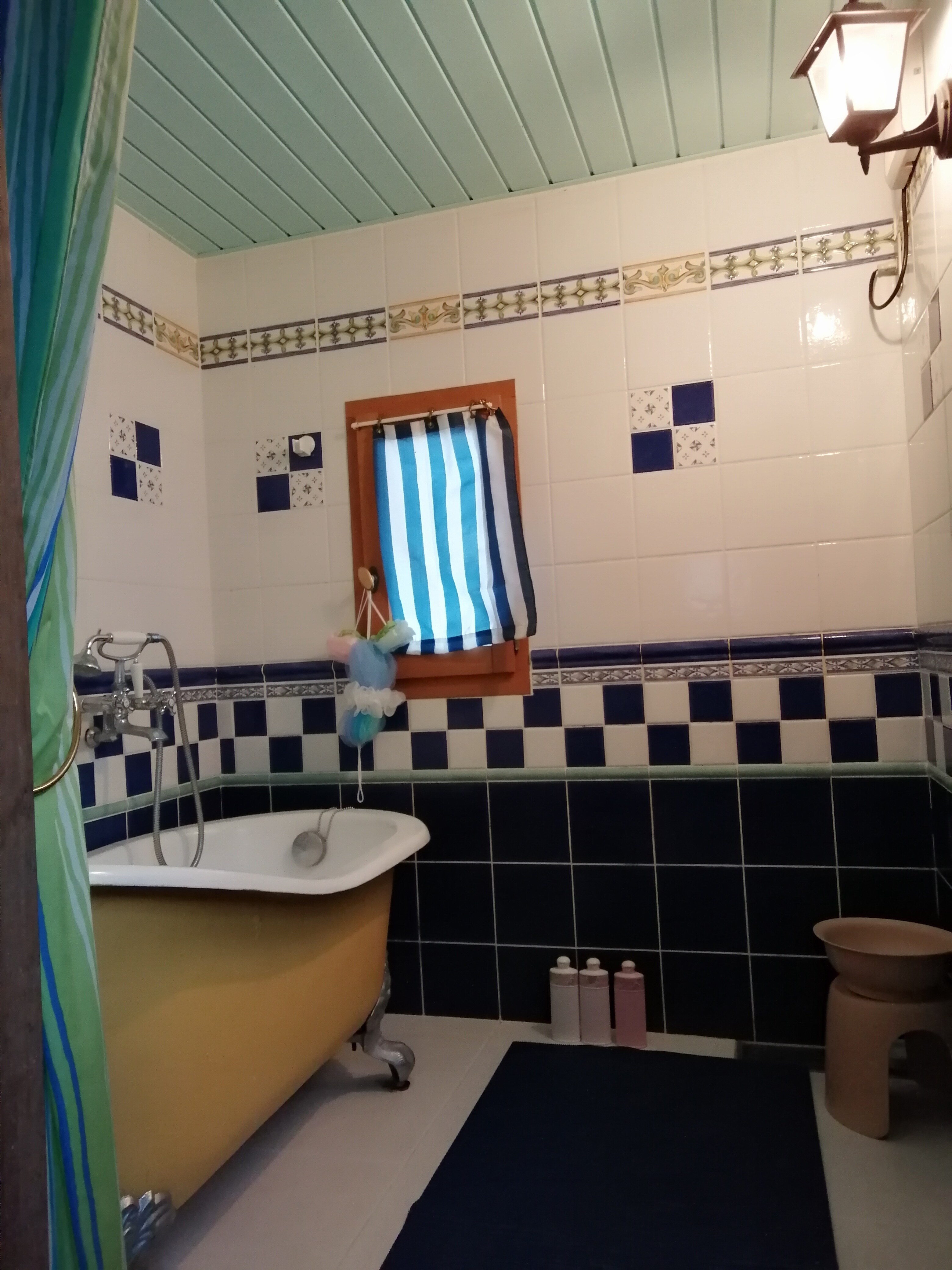 Lower cottage bath