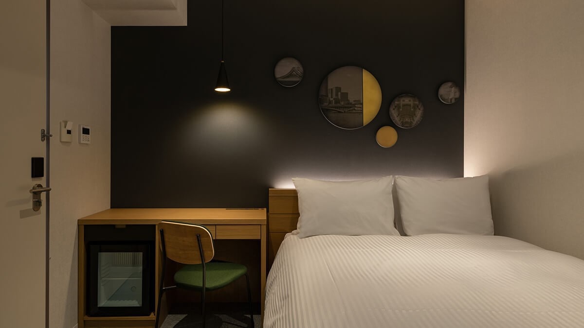 [Double] A room with a desk that meets a wide range of needs such as sightseeing and business use.