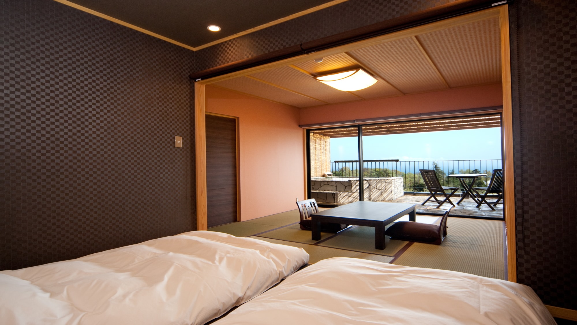 Guest rooms with open-air baths