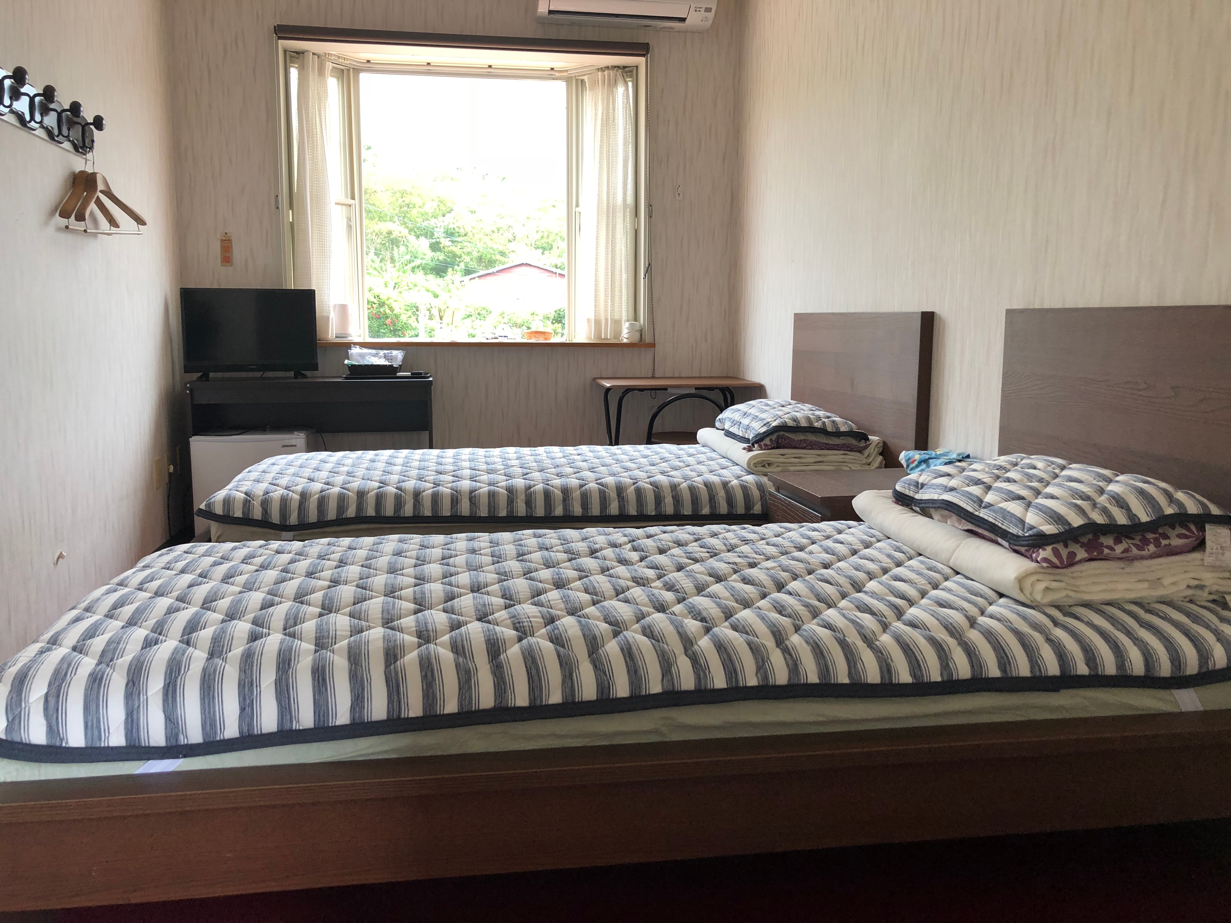 Twin room without bathroom